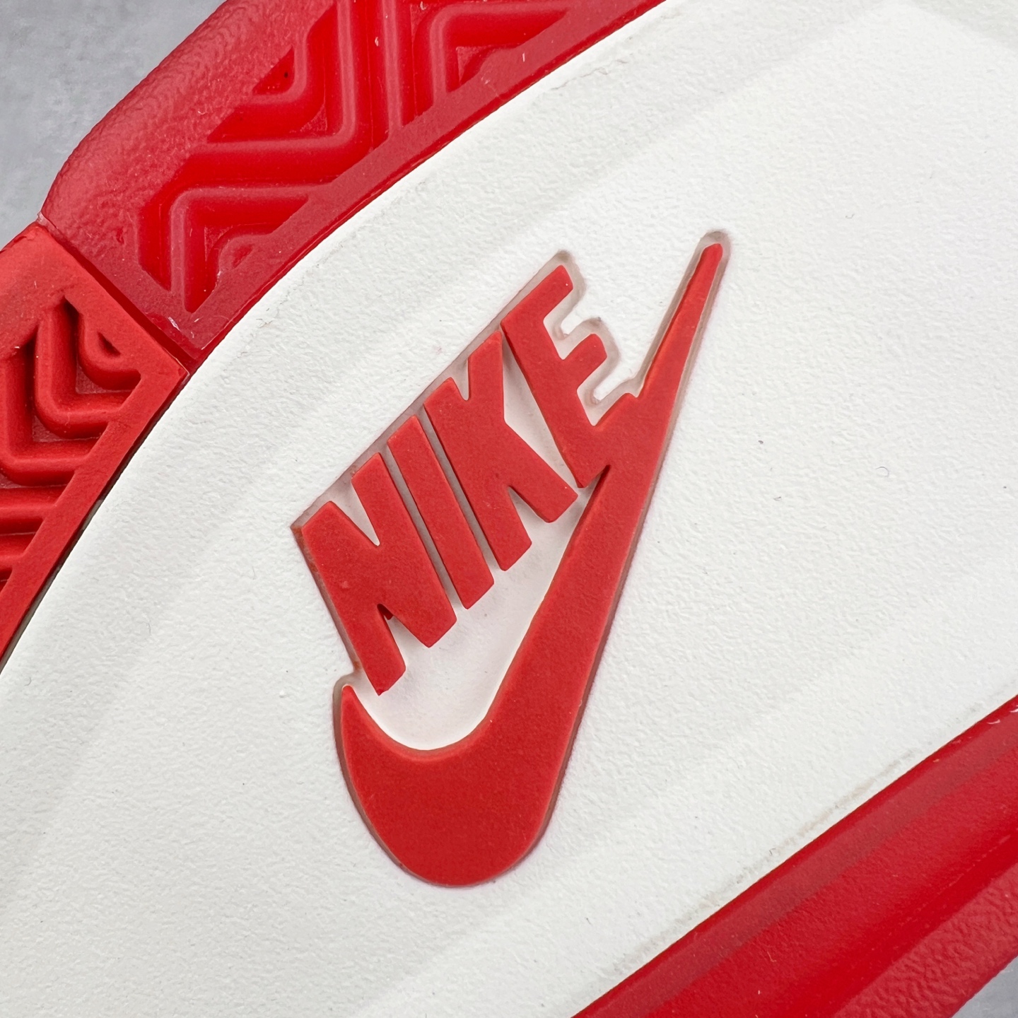 图片[16]-＃C版 Nigel Sylvester x Air Jordan AJ4 “Brick by Brick” 联名红砖 货号：HF4340-800 口碑大厂出品 原纸板楦头开发 性价比版本 定价合理 定制优质皮料 完美鞋型匹配公司货 正确TPU鞋舌锁扣 最新原厂底模 大底卡色咬花完美 鞋柜必备鞋款 终端现货供应 男女鞋尺码：36 36.5 37.5 38 38.5 39 40 40.5 41 42 42.5 43 44 44.5 45 46 47.5-选品中心