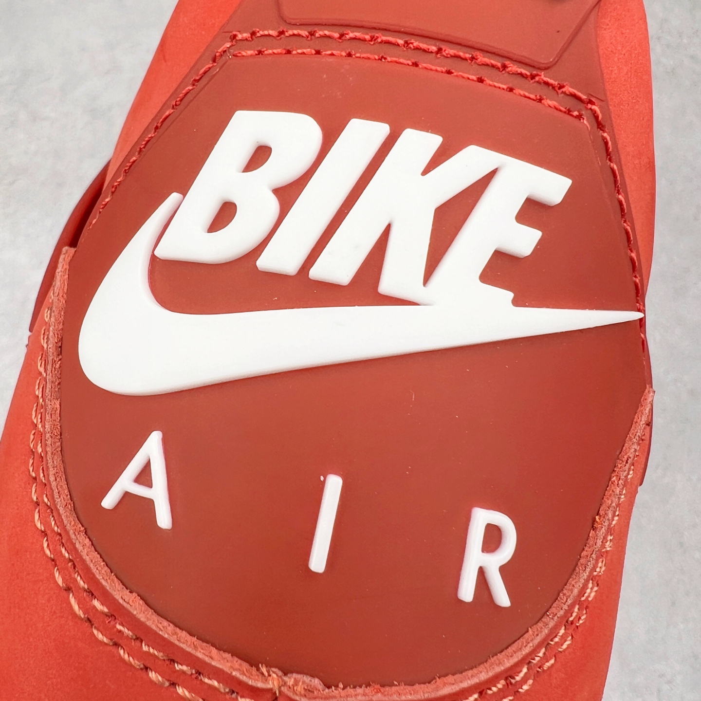 图片[12]-＃C版 Nigel Sylvester x Air Jordan AJ4 “Brick by Brick” 联名红砖 货号：HF4340-800 口碑大厂出品 原纸板楦头开发 性价比版本 定价合理 定制优质皮料 完美鞋型匹配公司货 正确TPU鞋舌锁扣 最新原厂底模 大底卡色咬花完美 鞋柜必备鞋款 终端现货供应 男女鞋尺码：36 36.5 37.5 38 38.5 39 40 40.5 41 42 42.5 43 44 44.5 45 46 47.5-选品中心