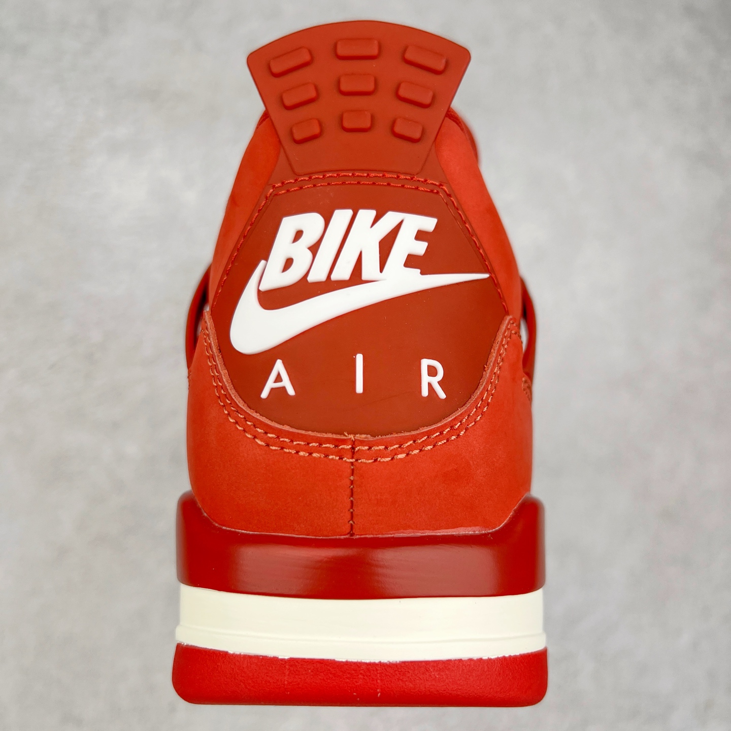 图片[8]-＃C版 Nigel Sylvester x Air Jordan AJ4 “Brick by Brick” 联名红砖 货号：HF4340-800 口碑大厂出品 原纸板楦头开发 性价比版本 定价合理 定制优质皮料 完美鞋型匹配公司货 正确TPU鞋舌锁扣 最新原厂底模 大底卡色咬花完美 鞋柜必备鞋款 终端现货供应 男女鞋尺码：36 36.5 37.5 38 38.5 39 40 40.5 41 42 42.5 43 44 44.5 45 46 47.5-选品中心