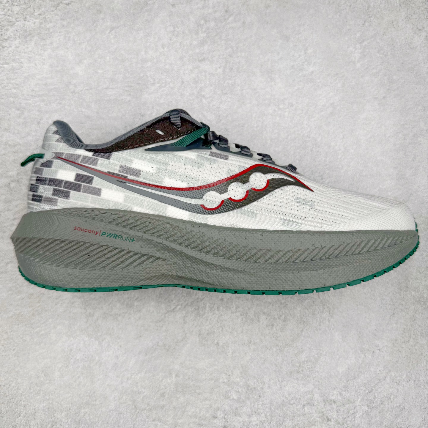 图片[5]-Saucony Triumph 21 索康尼胜利21代旗舰级缓震型跑鞋 性能相比前几代再升级：鞋面采用全新升级的工学网设计 贴合脚部更透气 中底部分使用最新的PWRRUN+材质 搭配PWRRUN+鞋垫使中底的大幅加厚 10mm坡差进一步提供缓震、回弹性能 内底则采用了FORMFIT动态适应系统 动态契合脚型 提升包裹性和舒适性 提供更卓越的动态回馈体验 XT-900橡胶大底 可提供良好的抓地力和较强抗磨性能 尺码：35.5 36 36.5 37.5 38 38.5 39 40 40.5 41 42 42.5 43 44 44.5 45 46-选品中心