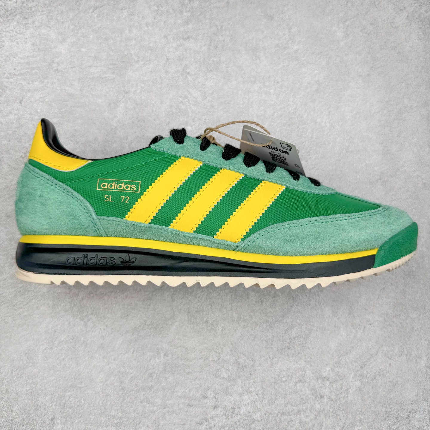 图片[10]-＃HP纯原 AD Wmns SL72 OG 系列德训足球风百搭低帮休闲运动板鞋 采用高弹EVA+MODEL+RB三层组合底 区别市面RB一体大底 三层组合鞋底重量与原鞋一致 Originals 将有「T 头鞋」造型的诞生于 1972 年的 SL72 鞋款复刻带回 各位买鞋又有新选择了 1972 年 SL72 问世后 引领了后来阿迪达斯的跑鞋发展方向 其中「SL」代表了 Super Light 彰显了产品轻便的特性 1972 年 SL72 问世后 引领了后来阿迪达斯的跑鞋发展方向 其中「SL」代表了 Super Light 彰显了产品轻便的特性 这次 Originals 延续其轻质经典的基因 带来男女两款 SL72 男生款带来 SL72 RS 鞋型 RS 意为 Reshaped（重塑）鞋款在保留了经典的外观基础上 在尼龙材质里增加了填充物 使鞋型更加挺立和饱满 鞋头则更加圆润 鞋底的 EVA 材质则增加了鞋款的高度 女生款则带来 SL72 OG W 鞋型 OG 顾名思义则是致敬经典款式 相较于 RS（Reshaped）鞋款 鞋身更加纤细 其整体鞋身轮廓、线条、细节、材质上尊崇 70 年代 SL72 的设计 还原经典味道 尺码：36 36⅔ 37⅓ 38 38⅔ 39⅓ 40 40⅔ 41⅓ 42 42⅔ 43⅓ 44 44⅔ 45-选品中心