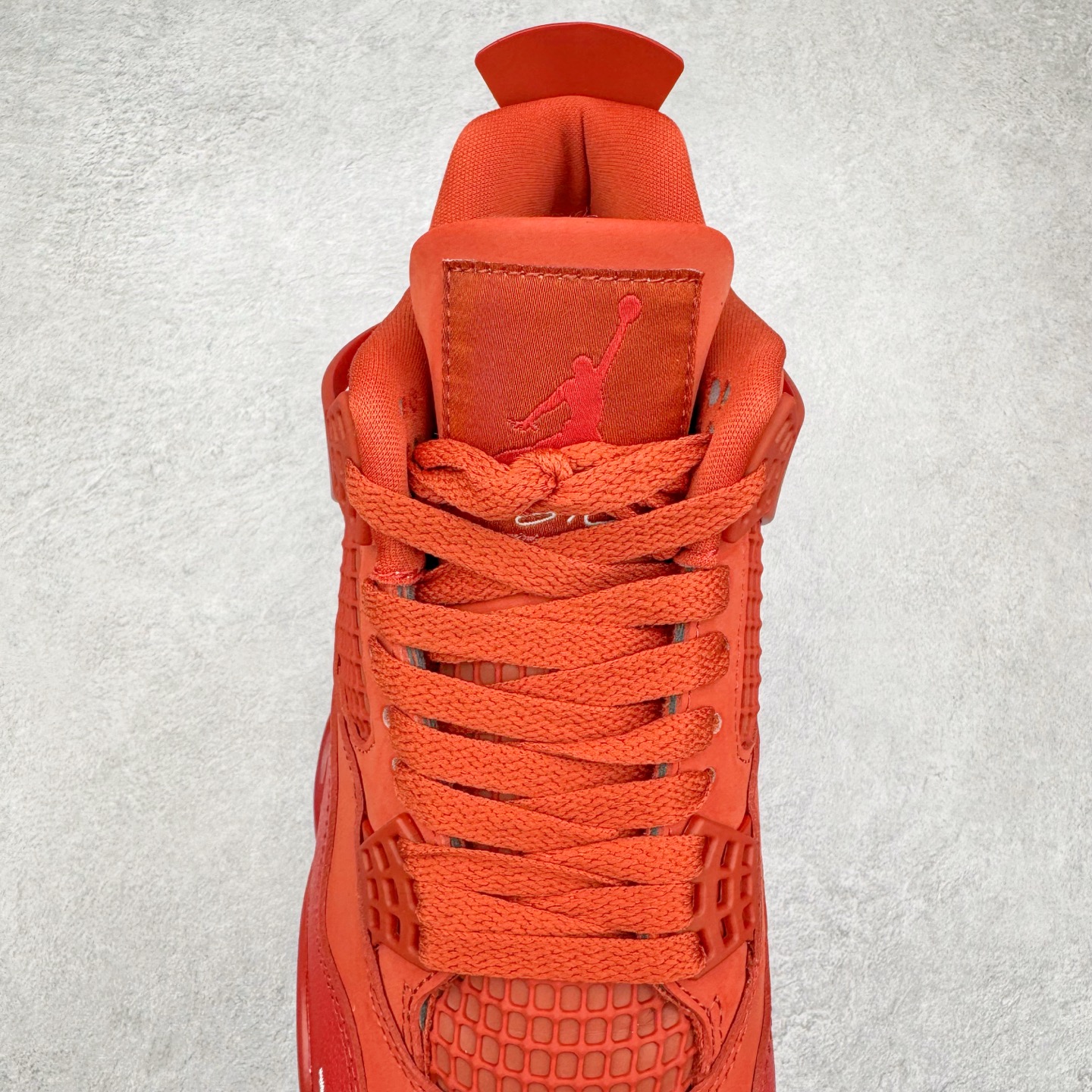 图片[5]-＃PB版 Nigel Sylvester x Air Jordan AJ4 “Brick by Brick” 联名红砖 货号：HF4340-800 耗时半年巨作 40余配色陆续出货 全套原纸板楦头开发 调试30余版 确保原汁原味完美呈现四代版型 一比一鞋头弧度高度趴度鞋身弧度 此版本只针对中端市场 皮料材质有所更替 其他数据细节工艺流程均保持公司一致 细节品控鞋型随意秒杀市面3XX 4XX 原厂TPU网格鞋带扣 正确内里网布 菱角分明不变形无多余毛边 柔软性质感一致于原鞋 原厂织唛标 原厂飞人电绣工艺 独家绑鞋带手法 印刷中底布 四线拉帮 米色美纹纸贴合固定 进口港宝加持 后跟自然饱满 全鞋荧光划线卡点 追求极致完美 每一双都是工艺品 多重QC质检 超越公司货的品控标准 实实在在的免检产品 尺码：40 40.5 41 42 42.5 43 44 44.5 45 46 47.5 48.5-选品中心