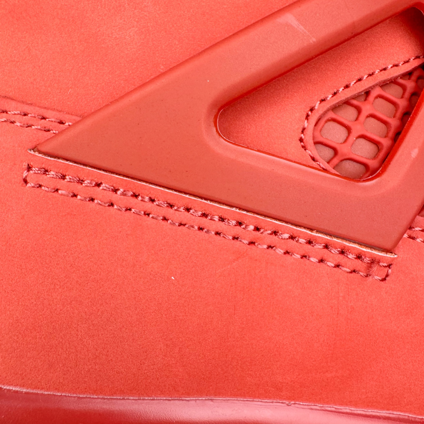 图片[16]-＃PB版 Nigel Sylvester x Air Jordan AJ4 “Brick by Brick” 联名红砖 货号：HF4340-800 耗时半年巨作 40余配色陆续出货 全套原纸板楦头开发 调试30余版 确保原汁原味完美呈现四代版型 一比一鞋头弧度高度趴度鞋身弧度 此版本只针对中端市场 皮料材质有所更替 其他数据细节工艺流程均保持公司一致 细节品控鞋型随意秒杀市面3XX 4XX 原厂TPU网格鞋带扣 正确内里网布 菱角分明不变形无多余毛边 柔软性质感一致于原鞋 原厂织唛标 原厂飞人电绣工艺 独家绑鞋带手法 印刷中底布 四线拉帮 米色美纹纸贴合固定 进口港宝加持 后跟自然饱满 全鞋荧光划线卡点 追求极致完美 每一双都是工艺品 多重QC质检 超越公司货的品控标准 实实在在的免检产品 尺码：40 40.5 41 42 42.5 43 44 44.5 45 46 47.5 48.5-选品中心