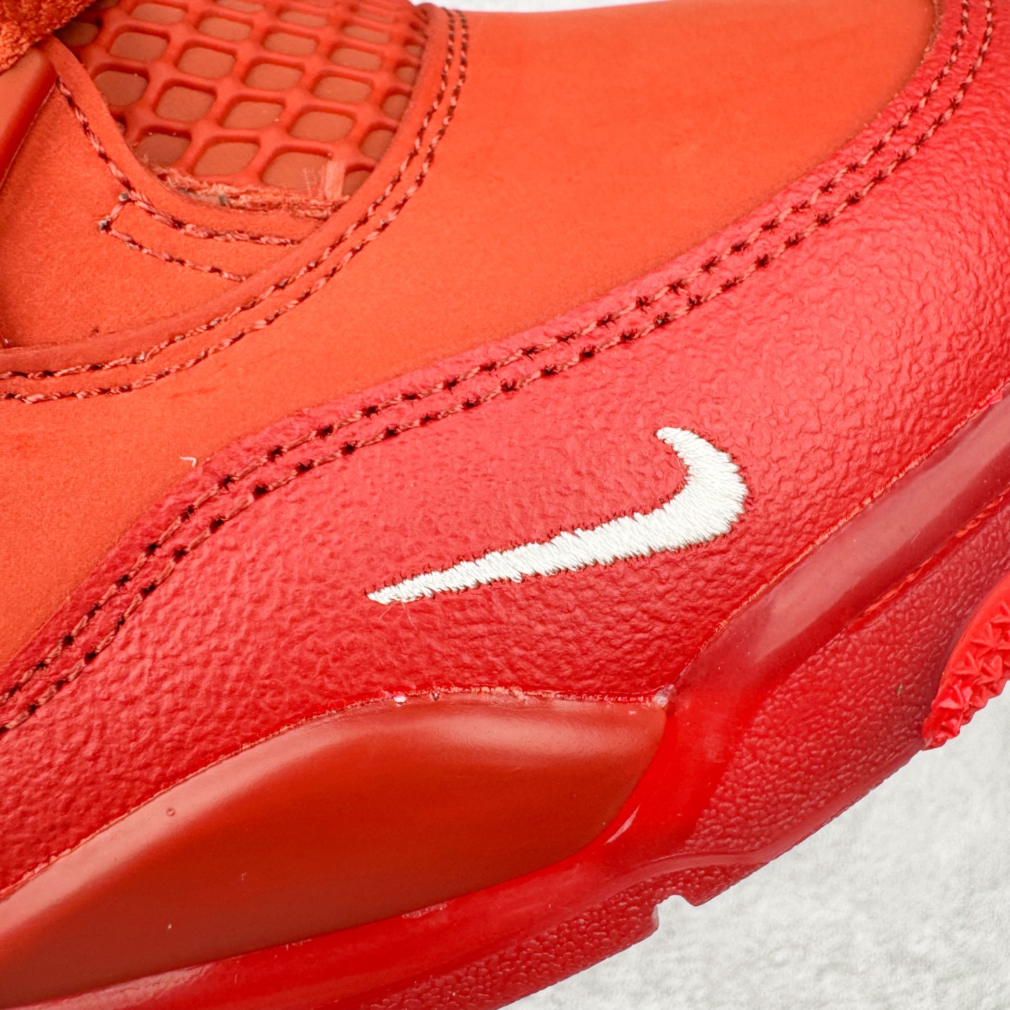 图片[13]-＃PB版 Nigel Sylvester x Air Jordan AJ4 “Brick by Brick” 联名红砖 货号：HF4340-800 耗时半年巨作 40余配色陆续出货 全套原纸板楦头开发 调试30余版 确保原汁原味完美呈现四代版型 一比一鞋头弧度高度趴度鞋身弧度 此版本只针对中端市场 皮料材质有所更替 其他数据细节工艺流程均保持公司一致 细节品控鞋型随意秒杀市面3XX 4XX 原厂TPU网格鞋带扣 正确内里网布 菱角分明不变形无多余毛边 柔软性质感一致于原鞋 原厂织唛标 原厂飞人电绣工艺 独家绑鞋带手法 印刷中底布 四线拉帮 米色美纹纸贴合固定 进口港宝加持 后跟自然饱满 全鞋荧光划线卡点 追求极致完美 每一双都是工艺品 多重QC质检 超越公司货的品控标准 实实在在的免检产品 尺码：40 40.5 41 42 42.5 43 44 44.5 45 46 47.5 48.5-选品中心