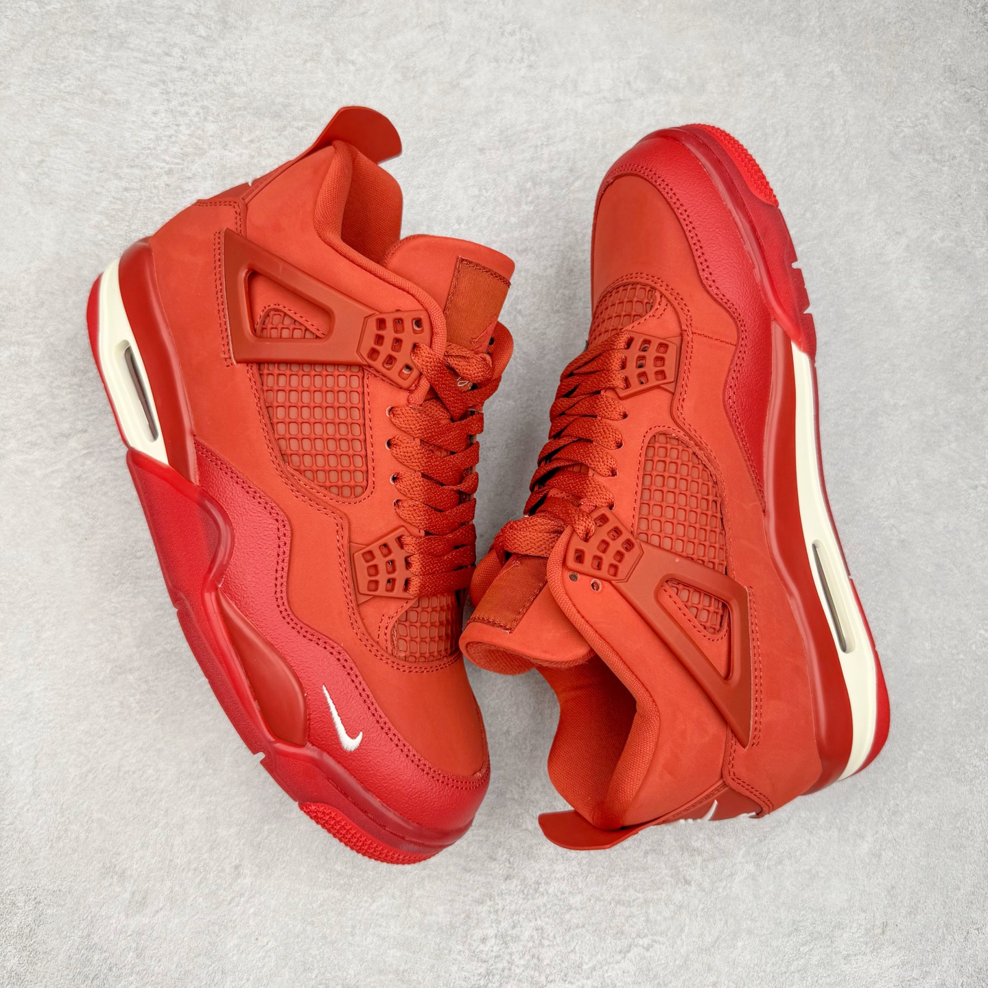 图片[3]-＃PB版 Nigel Sylvester x Air Jordan AJ4 “Brick by Brick” 联名红砖 货号：HF4340-800 耗时半年巨作 40余配色陆续出货 全套原纸板楦头开发 调试30余版 确保原汁原味完美呈现四代版型 一比一鞋头弧度高度趴度鞋身弧度 此版本只针对中端市场 皮料材质有所更替 其他数据细节工艺流程均保持公司一致 细节品控鞋型随意秒杀市面3XX 4XX 原厂TPU网格鞋带扣 正确内里网布 菱角分明不变形无多余毛边 柔软性质感一致于原鞋 原厂织唛标 原厂飞人电绣工艺 独家绑鞋带手法 印刷中底布 四线拉帮 米色美纹纸贴合固定 进口港宝加持 后跟自然饱满 全鞋荧光划线卡点 追求极致完美 每一双都是工艺品 多重QC质检 超越公司货的品控标准 实实在在的免检产品 尺码：40 40.5 41 42 42.5 43 44 44.5 45 46 47.5 48.5-选品中心