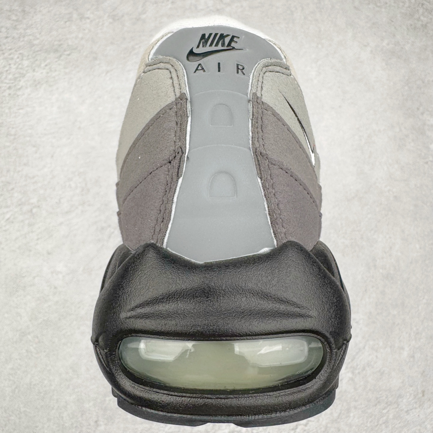 图片[8]-＃GX纯原 NK Air Max 95 复古减震气垫跑鞋 黑灰 AT2865-003 经典重温 外单专供大厂出品 品质稳定 一百余色 终端操作 鞋款设计灵感源于人体构造 中底设计基于人体的脊柱构造 是整体设计的核心 尼龙孔眼代表了肋骨 而分层式面板和网眼象征着肌肉纤维和肉体组织 Air Max 95采用了两个独立的吹塑成型的Air-Sole单元 并首次在前掌使用可视化气垫设计 Swoosh logo夜当作一个 点符号放在了鞋子的后帮位置 20年的发展让 AIR MAX 95有了不同的故事 20年后再度面向世人的时候 焕然一新的面貌 让人有了另外一种清新脱俗的感觉 尺码：40 40.5 41 42 42.5 43 44 44.5 45 45.5 46 47.5 48.5-选品中心