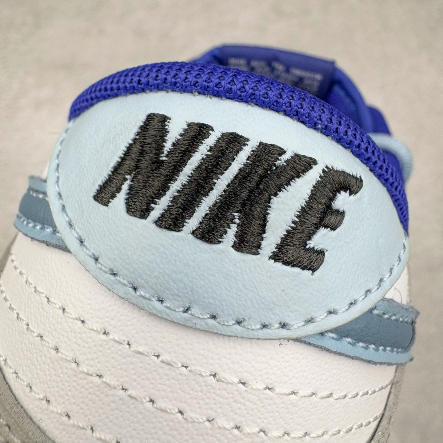 图片[15]-＃YC纯原 NK Dunk Low 水墨晕染 DV0833-103 此款设计灵感来源水墨烟雨，素白鞋身晕染米黄墨韵，星芒尘雾随步履生风。做旧暗纹暗藏诗意，蝶影翩跹落潮履，以现代工艺解构东方写意美学。踏破传统与街头的美学结界，穿行于新国潮的呼吸间。定制系列天花板 无原鞋不开发 全系列得物原鞋一比一校对开发 配色持续更新中 终端对接 优势输出 全套原厂楦头原纸板数据档案倾力打造 原汁原味莞产 极致还原 圈内最强针车工艺 高端零售指定版 广东原厂配套原盒原标 鞋盒分三个尺码段 原厂冲刀 超高清洁度 全鞋零毛边皮料切割 采用原厂百宏鞋带以及原厂百宏织唛舌标 内标可供原厂几率过验 进口原装条纹中底布 四线拉帮白色点胶 原厂拉帮手法遵循公司 原厂电绣 极致还原 尺码：36 36.5 37.5 38 38.5 39 40 40.5 41 42 42.5 43 44 44.5 45 46-选品中心