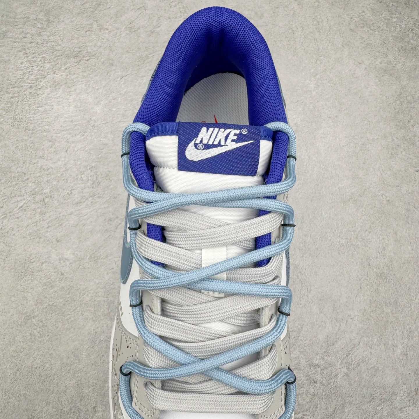 图片[5]-＃YC纯原 NK Dunk Low 水墨晕染 DV0833-103 此款设计灵感来源水墨烟雨，素白鞋身晕染米黄墨韵，星芒尘雾随步履生风。做旧暗纹暗藏诗意，蝶影翩跹落潮履，以现代工艺解构东方写意美学。踏破传统与街头的美学结界，穿行于新国潮的呼吸间。定制系列天花板 无原鞋不开发 全系列得物原鞋一比一校对开发 配色持续更新中 终端对接 优势输出 全套原厂楦头原纸板数据档案倾力打造 原汁原味莞产 极致还原 圈内最强针车工艺 高端零售指定版 广东原厂配套原盒原标 鞋盒分三个尺码段 原厂冲刀 超高清洁度 全鞋零毛边皮料切割 采用原厂百宏鞋带以及原厂百宏织唛舌标 内标可供原厂几率过验 进口原装条纹中底布 四线拉帮白色点胶 原厂拉帮手法遵循公司 原厂电绣 极致还原 尺码：36 36.5 37.5 38 38.5 39 40 40.5 41 42 42.5 43 44 44.5 45 46-选品中心