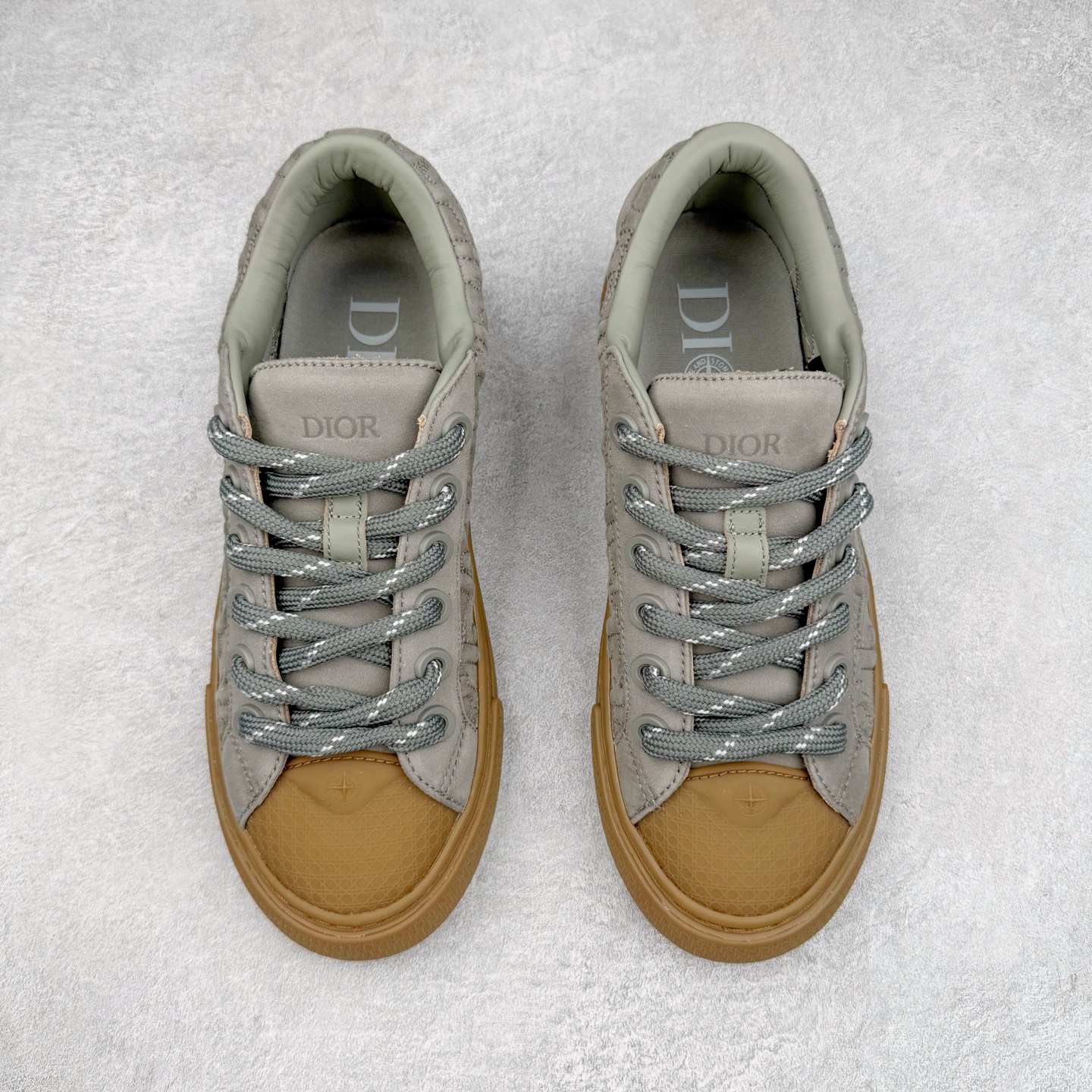 图片[2]-＃纯原 Dior B33 迪奥印花系带时尚运动板鞋网球鞋 全套原厂新版原纸板楦头开发 原厂特供皮料加持 原档数据大底 高频字母排版细节 还原 Zp 高端零售特供批次 2023秋季新品 彰显非凡的精湛工艺 重新诠释经典的网球鞋 时尚的廓形突显厚实感 采用全新的拉绒马海毛针织面料 突显柔软触感与富有层次感的流行色彩 搭配棕色绒面革镶片提升格调 别具一格的加垫鞋舌点缀以压花效果Dior标志 后侧点缀以Dior 30Avenue Montaigne标志 可为各式休闲造型增添时尚气质 尺码：40 41 42 43 44 45 46-选品中心