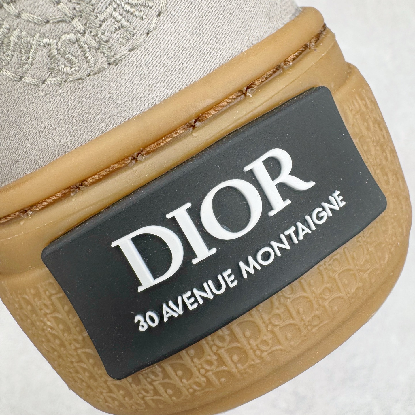 图片[15]-＃纯原 Dior B33 迪奥印花系带时尚运动板鞋网球鞋 全套原厂新版原纸板楦头开发 原厂特供皮料加持 原档数据大底 高频字母排版细节 还原 Zp 高端零售特供批次 2023秋季新品 彰显非凡的精湛工艺 重新诠释经典的网球鞋 时尚的廓形突显厚实感 采用全新的拉绒马海毛针织面料 突显柔软触感与富有层次感的流行色彩 搭配棕色绒面革镶片提升格调 别具一格的加垫鞋舌点缀以压花效果Dior标志 后侧点缀以Dior 30Avenue Montaigne标志 可为各式休闲造型增添时尚气质 尺码：40 41 42 43 44 45 46-选品中心
