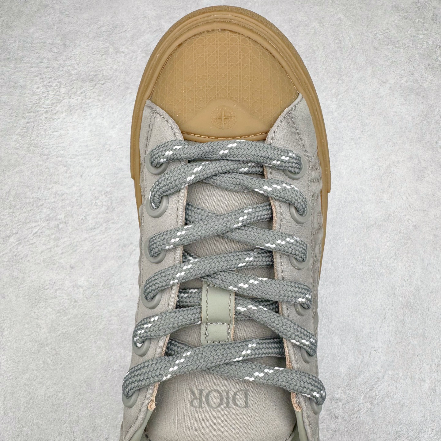 图片[4]-＃纯原 Dior B33 迪奥印花系带时尚运动板鞋网球鞋 全套原厂新版原纸板楦头开发 原厂特供皮料加持 原档数据大底 高频字母排版细节 还原 Zp 高端零售特供批次 2023秋季新品 彰显非凡的精湛工艺 重新诠释经典的网球鞋 时尚的廓形突显厚实感 采用全新的拉绒马海毛针织面料 突显柔软触感与富有层次感的流行色彩 搭配棕色绒面革镶片提升格调 别具一格的加垫鞋舌点缀以压花效果Dior标志 后侧点缀以Dior 30Avenue Montaigne标志 可为各式休闲造型增添时尚气质 尺码：40 41 42 43 44 45 46-选品中心