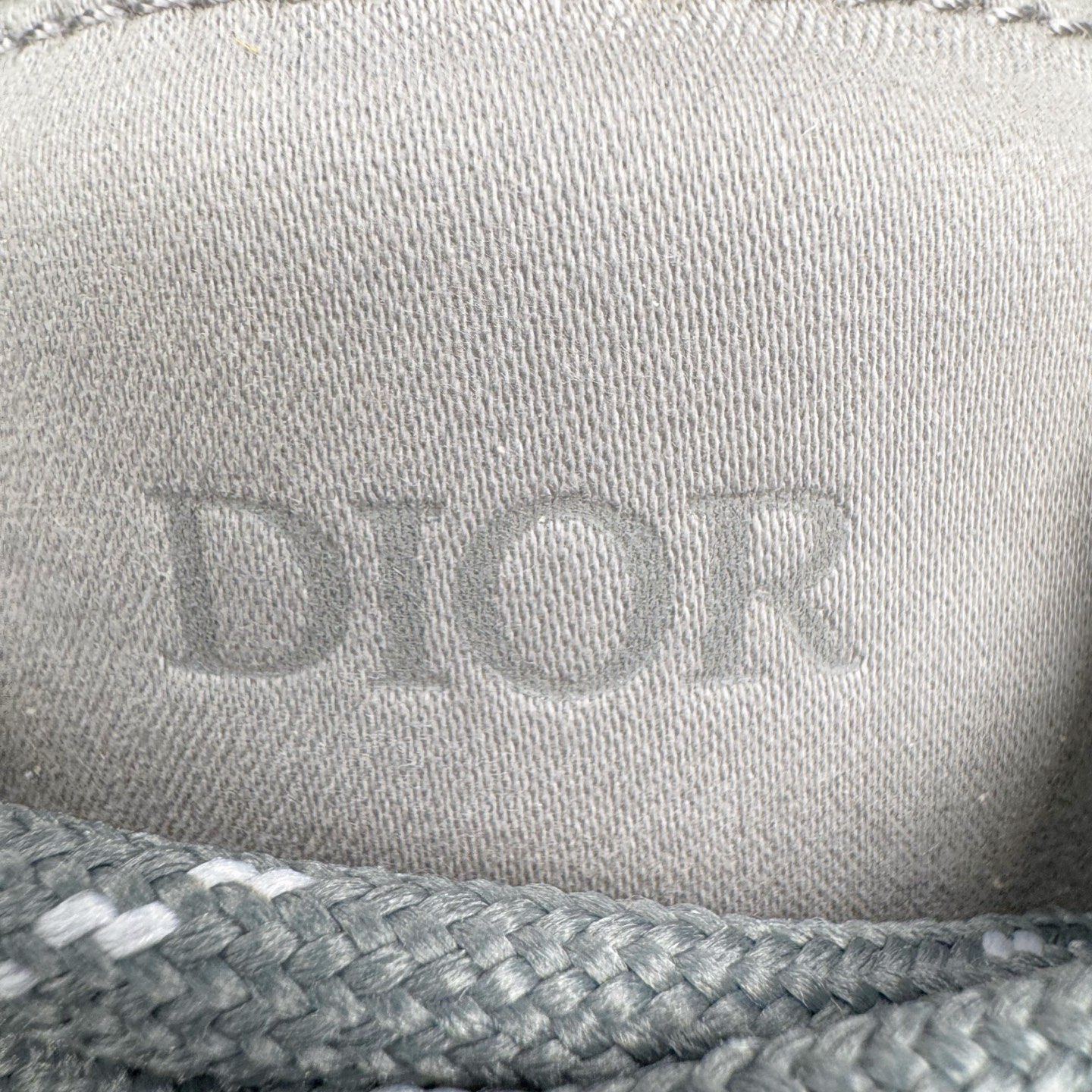 图片[13]-＃纯原 Dior B33 迪奥印花系带时尚运动板鞋网球鞋 全套原厂新版原纸板楦头开发 原厂特供皮料加持 原档数据大底 高频字母排版细节 还原 Zp 高端零售特供批次 2023秋季新品 彰显非凡的精湛工艺 重新诠释经典的网球鞋 时尚的廓形突显厚实感 采用全新的拉绒马海毛针织面料 突显柔软触感与富有层次感的流行色彩 搭配棕色绒面革镶片提升格调 别具一格的加垫鞋舌点缀以压花效果Dior标志 后侧点缀以Dior 30Avenue Montaigne标志 可为各式休闲造型增添时尚气质 尺码：40 41 42 43 44 45 46-选品中心