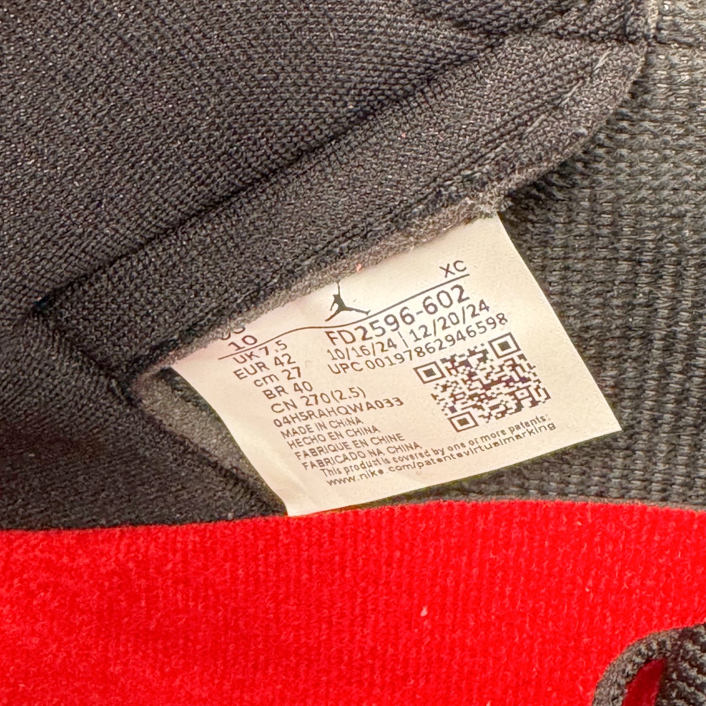 图片[12]-＃KZ神版莞产 Air Jordan AJ1 Retro High 高帮 红宝石红蛇 FD2596-602 外贸特供批次 终端控货优势输出 新配色不断更新开发 市场中端王者 全套原纸板楦头开发 确保原汁原味 完美呈现一代版型 一比一鞋头弧度高度鞋身弧度 此版本只针对中端市场 细节品控鞋型随意秒杀市面同价位 鞋型完美 不臃肿别扭 头层皮料加持 用料绝不含糊 进口玻璃冲刀皮料裁剪零毛边 电脑针车工艺 超高鞋面清洁度 最高QC检验标准 控制溢胶瑕疵 原盒原配 飞翼3D高频深度立体 工艺方面大到整体鞋型 漏斗收腰 底线拉帮 LOGO立体程度 小到针眼排布 载片对称 冲孔效果 鞋标规范 鞋垫背胶等等 无一不是口碑收割 每双都是一个回头客 尺码：36 36.5 37.5 38 38.5 39 40 40.5 41 42 42.5 43 44 44.5 45 46 47.5-选品中心