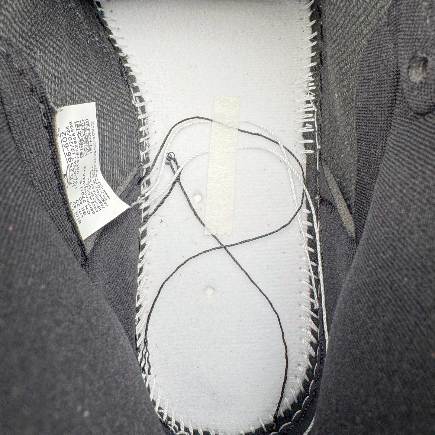 图片[11]-＃KZ神版莞产 Air Jordan AJ1 Retro High 高帮 红宝石红蛇 FD2596-602 外贸特供批次 终端控货优势输出 新配色不断更新开发 市场中端王者 全套原纸板楦头开发 确保原汁原味 完美呈现一代版型 一比一鞋头弧度高度鞋身弧度 此版本只针对中端市场 细节品控鞋型随意秒杀市面同价位 鞋型完美 不臃肿别扭 头层皮料加持 用料绝不含糊 进口玻璃冲刀皮料裁剪零毛边 电脑针车工艺 超高鞋面清洁度 最高QC检验标准 控制溢胶瑕疵 原盒原配 飞翼3D高频深度立体 工艺方面大到整体鞋型 漏斗收腰 底线拉帮 LOGO立体程度 小到针眼排布 载片对称 冲孔效果 鞋标规范 鞋垫背胶等等 无一不是口碑收割 每双都是一个回头客 尺码：36 36.5 37.5 38 38.5 39 40 40.5 41 42 42.5 43 44 44.5 45 46 47.5-选品中心