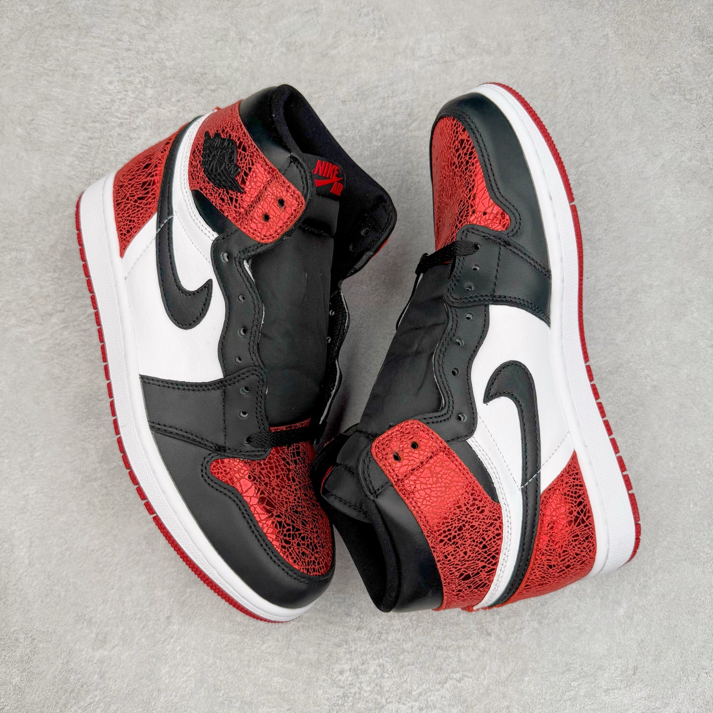 图片[3]-＃KZ神版莞产 Air Jordan AJ1 Retro High 高帮 红宝石红蛇 FD2596-602 外贸特供批次 终端控货优势输出 新配色不断更新开发 市场中端王者 全套原纸板楦头开发 确保原汁原味 完美呈现一代版型 一比一鞋头弧度高度鞋身弧度 此版本只针对中端市场 细节品控鞋型随意秒杀市面同价位 鞋型完美 不臃肿别扭 头层皮料加持 用料绝不含糊 进口玻璃冲刀皮料裁剪零毛边 电脑针车工艺 超高鞋面清洁度 最高QC检验标准 控制溢胶瑕疵 原盒原配 飞翼3D高频深度立体 工艺方面大到整体鞋型 漏斗收腰 底线拉帮 LOGO立体程度 小到针眼排布 载片对称 冲孔效果 鞋标规范 鞋垫背胶等等 无一不是口碑收割 每双都是一个回头客 尺码：36 36.5 37.5 38 38.5 39 40 40.5 41 42 42.5 43 44 44.5 45 46 47.5-选品中心