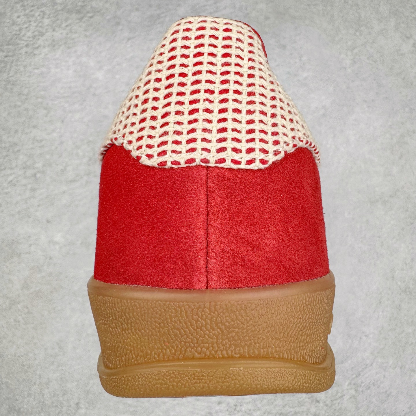 图片[8]-＃S2纯原 AD Original Gazelle Indoor Trainers 瞪羚室内鞋系列低帮复古百搭休闲运动德训风板鞋 JI2756 高端零售特供批次 原厂定制长毛翻毛皮组合环保纤维革鞋面材质 内置环保海玻璃鞋垫 外置RB橡胶大底 产品品控稳定性领先行业 原厂全套原楦原纸板冲刀磨具开发 原厂皮料加持 原厂港宝加持定型后跟R度完美 将复古进行到底 简约流畅 三十年不变经典 这款Gazelle运动鞋 无论面料、配色、质感或设计 都只在重现其1991年原款的经典 皮革鞋面 撞色三条纹和鞋跟标的设计 力求呈现90年代的经典复古风潮 Samba火热的同时 也带动了其它的复古鞋型 Gazelle便是其中一只 Gazelle Indoor拥有包边更宽的T字型鞋头 更好的保护运动员的前掌 浓浓的复古氛围感 非常适合现在流行的Cleanfit风格 尺码：36 36.5 37.5 38 38.5 39 40 40.5 41 42 42.5 43 44 44.5 45 46-选品中心