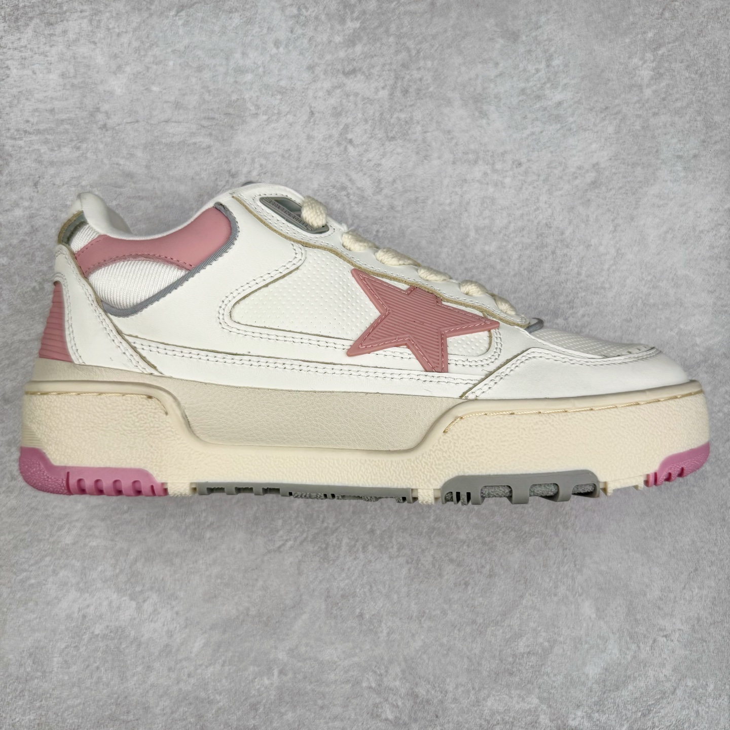 GGDB Golden Goose Deluxe Brand Forty2 2025春季新款厚底星星板鞋小脏鞋 新款厚底脏脏鞋情侣款休闲板鞋时尚百搭星星小白鞋 ！ GGDB新色小脏鞋火红程度比小白鞋还要早，打破传统审美，小脏鞋做到了！明星私服上脚示范 就是这么百搭 ！再也不用担心洗鞋的问题啦！进口牛皮鞋面，毛巾布+透气网里，Tpu大底橡胶组合大底配意大利进口高发泡沿条！独家开模乳胶垫 3.5cm内增高鞋垫，内增高藏的特别好，一般人不会发现我们有内增高，鞋垫是单独的，可以取出！鞋子手工打磨上色，做旧效果超级复古！最新配色！配全套包装防尘袋！尺码：35 36 37 38 39 40 41 42 43 44-选品中心