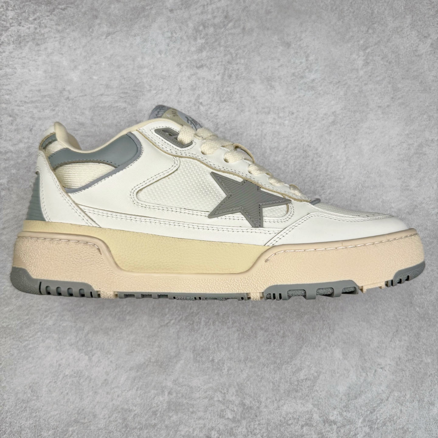 GGDB Golden Goose Deluxe Brand Forty2 2025春季新款厚底星星板鞋小脏鞋 新款厚底脏脏鞋情侣款休闲板鞋时尚百搭星星小白鞋 ！ GGDB新色小脏鞋火红程度比小白鞋还要早，打破传统审美，小脏鞋做到了！明星私服上脚示范 就是这么百搭 ！再也不用担心洗鞋的问题啦！进口牛皮鞋面，毛巾布+透气网里，Tpu大底橡胶组合大底配意大利进口高发泡沿条！独家开模乳胶垫 3.5cm内增高鞋垫，内增高藏的特别好，一般人不会发现我们有内增高，鞋垫是单独的，可以取出！鞋子手工打磨上色，做旧效果超级复古！最新配色！配全套包装防尘袋！尺码：35 36 37 38 39 40 41 42 43 44-选品中心