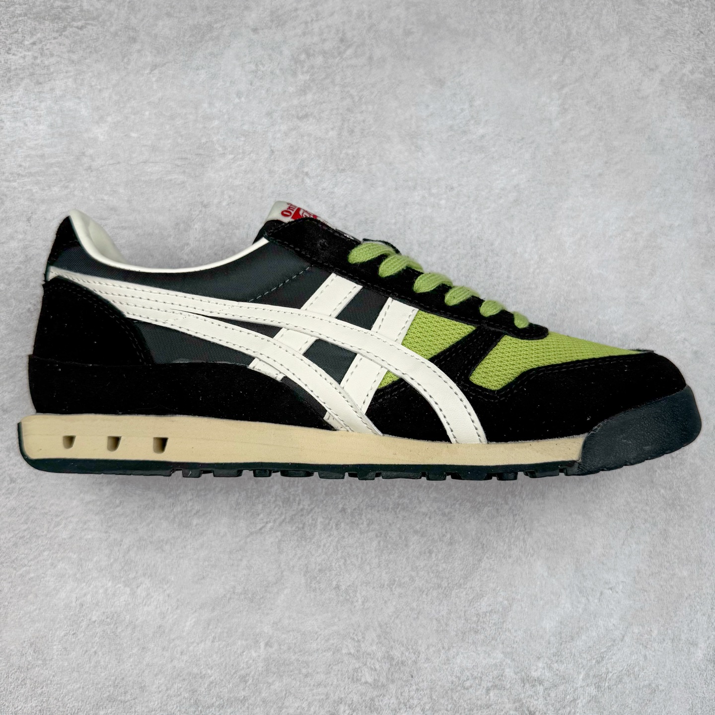 Asics Onitsuka Tiger Ultimate 81 EX 亚瑟士终极系列低帮复古风百搭皮革休闲运动慢跑鞋 采用软质荔枝纹牛培皮鞋面材质 配置OrthoLite鞋垫 轻质Eva缓震组合耐磨橡胶外底 Onitsuka Tiger 鬼塚虎 ULTIMATE 81EX 1183B510 中性款运动鞋 鞋跟底部的缓震孔设计以及TPU后跟保护片强化稳定性 造就合乎新时代高性能运动鞋标准的现代鞋款 牛皮革鞋面 FLYTEFOAM Propel中底增强缓震性与回弹性 鞋跟处采用fuzeGEL缓震胶科技 强化缓震 OrthoLite鞋垫 进一步强化缓震Gel-Kayano超轻量专业运动慢跑鞋 货号：1183B510-103 尺码：36-45-选品中心