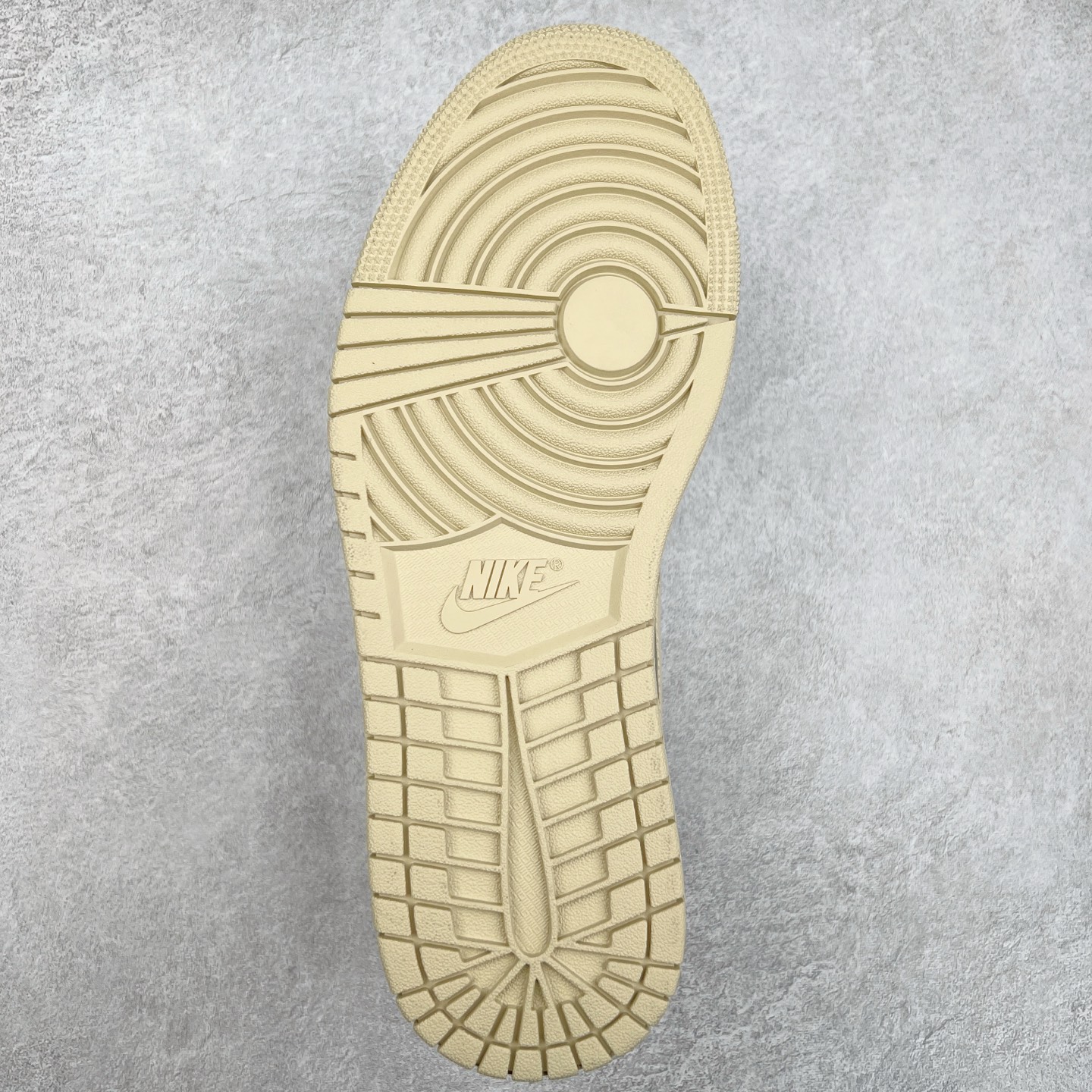 图片[9]-＃K版 Air Jordan AJ1 Low 低帮 白米色 DC0774-112 全新流水线出品 DT版本唯一平替选择 市场第二梯队最强版 全部原鞋开发 原楦原纸板开发 全鞋电脑针车 原厂内置全掌气垫 原盒内在原标 唯一Zp原版鞋带绑法 免检产品 全新2022版型 全头层皮料 完美零毛边处理 原厂配置全掌气垫 价格定位良心 几十个配色陆续出货 实拍调校N版已经零色差零失真 百分百还原实物色彩所见即所得 不存在货不对板色差等低级问题 选购参考实物拍摄 不混卖不参货 只用心做好货严格选品 承诺混一赔十 尺码：36 36.5 37.5 38 38.5 39 40 40.5 41 42 42.5 43 44 44.5 45-选品中心