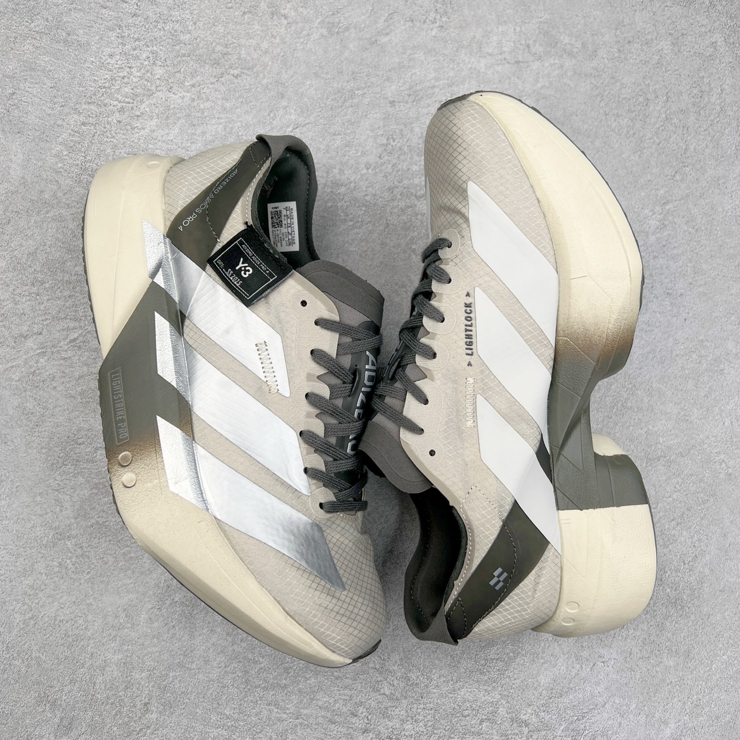 图片[3]-AD Adizero Adios Pro 4 马拉松竞速专业跑鞋 JS3154 CELERMESH针织网面非常轻薄 纤维间的缝隙很大 可以保证跑步时的透气、排汗效果 鞋舌直接与两侧的内衬和鞋底连接在一起 在跑步过程中不会被鞋舌的左右移动所困扰 在标准鞋带孔的基础上再拓宽一组鞋带孔 适合不同脚型的需求 突破性 EnergyRods 技术，有助于跑者实现更好的成绩 中底独特的LIGHTSTRIKE PRO泡棉材质 微弹感觉在跑步过程中给予了良好的支撑体验 对于顶级精英和高水平进阶跑者来说 ADIOS PRO是一双值得信赖的竞速比赛用鞋 尺码：36 36.5 37.5 38 38.5 39 40 40.5 41 42 42.5 43 44 44.5 45-选品中心