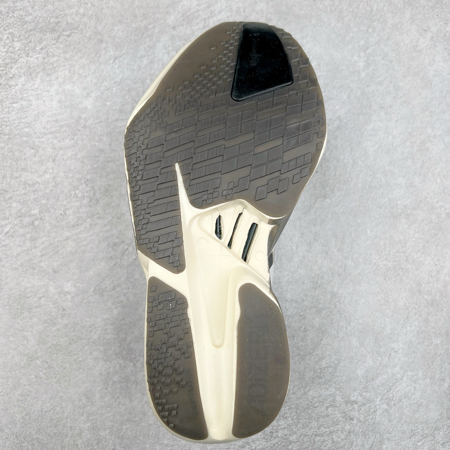 图片[9]-AD Adizero Adios Pro 4 马拉松竞速专业跑鞋 JS3154 CELERMESH针织网面非常轻薄 纤维间的缝隙很大 可以保证跑步时的透气、排汗效果 鞋舌直接与两侧的内衬和鞋底连接在一起 在跑步过程中不会被鞋舌的左右移动所困扰 在标准鞋带孔的基础上再拓宽一组鞋带孔 适合不同脚型的需求 突破性 EnergyRods 技术，有助于跑者实现更好的成绩 中底独特的LIGHTSTRIKE PRO泡棉材质 微弹感觉在跑步过程中给予了良好的支撑体验 对于顶级精英和高水平进阶跑者来说 ADIOS PRO是一双值得信赖的竞速比赛用鞋 尺码：36 36.5 37.5 38 38.5 39 40 40.5 41 42 42.5 43 44 44.5 45-选品中心