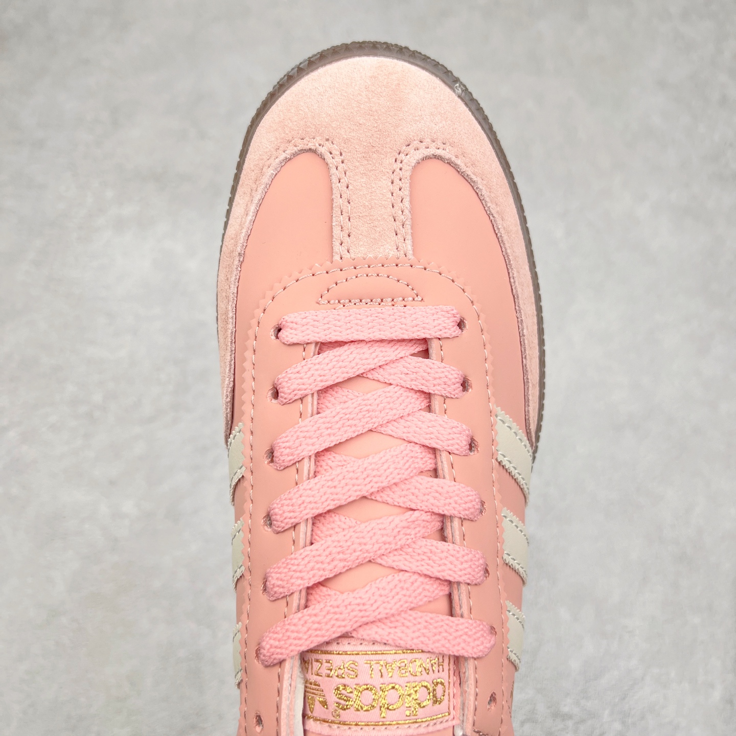 图片[4]-AD Originals Handball SPZL 手球运动员系列百搭休闲运动板鞋 JI2646 这款来自阿迪达斯的这款HANDBALL SPZL前身是一双手球运动鞋，这一次拿来复刻，所以鞋面的主要色彩选用了黑色， 鞋面外侧除了Spezial字母之外还有三叶草标志。Handball SPZL作为复古手球训练鞋与作为室内足球鞋的Samba有着异曲同工之处，但是质感更为出众的鞋身以及丰富的配色选择比起Samba来讲可以说是更胜一筹了！尺码：36 36⅔ 37⅓ 38 38⅔ 39⅓ 40 40⅔ 41⅓ 42 42⅔ 43⅓ 44 45-选品中心