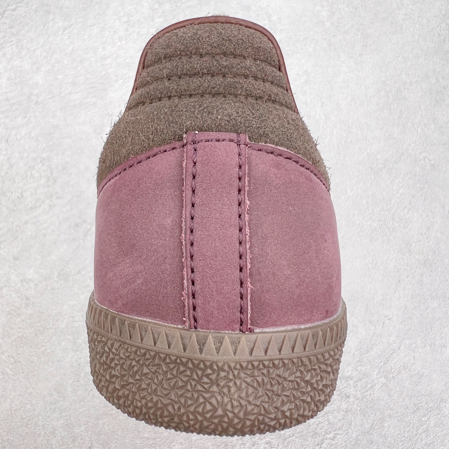 图片[8]-AD Original Samba OG 复古经典轻便板鞋 JI2733 这款桑巴鞋展示了高质量的工艺 带有装饰的超锁缝制和无缝的手感 柔软、柔软的皮革造型和标志性的3条纹完成了精致的外观 正规合身鞋带 鞋面上有绒面鞋垫 橡胶鞋底 享受正畸套筒软感 自50年代首次亮相以来就一直在赢得粉丝的青睐 尺码：36 36.5 37.5 38 38.5 39 40 40.5 41 42 42.5 43 44 44.5 45-选品中心