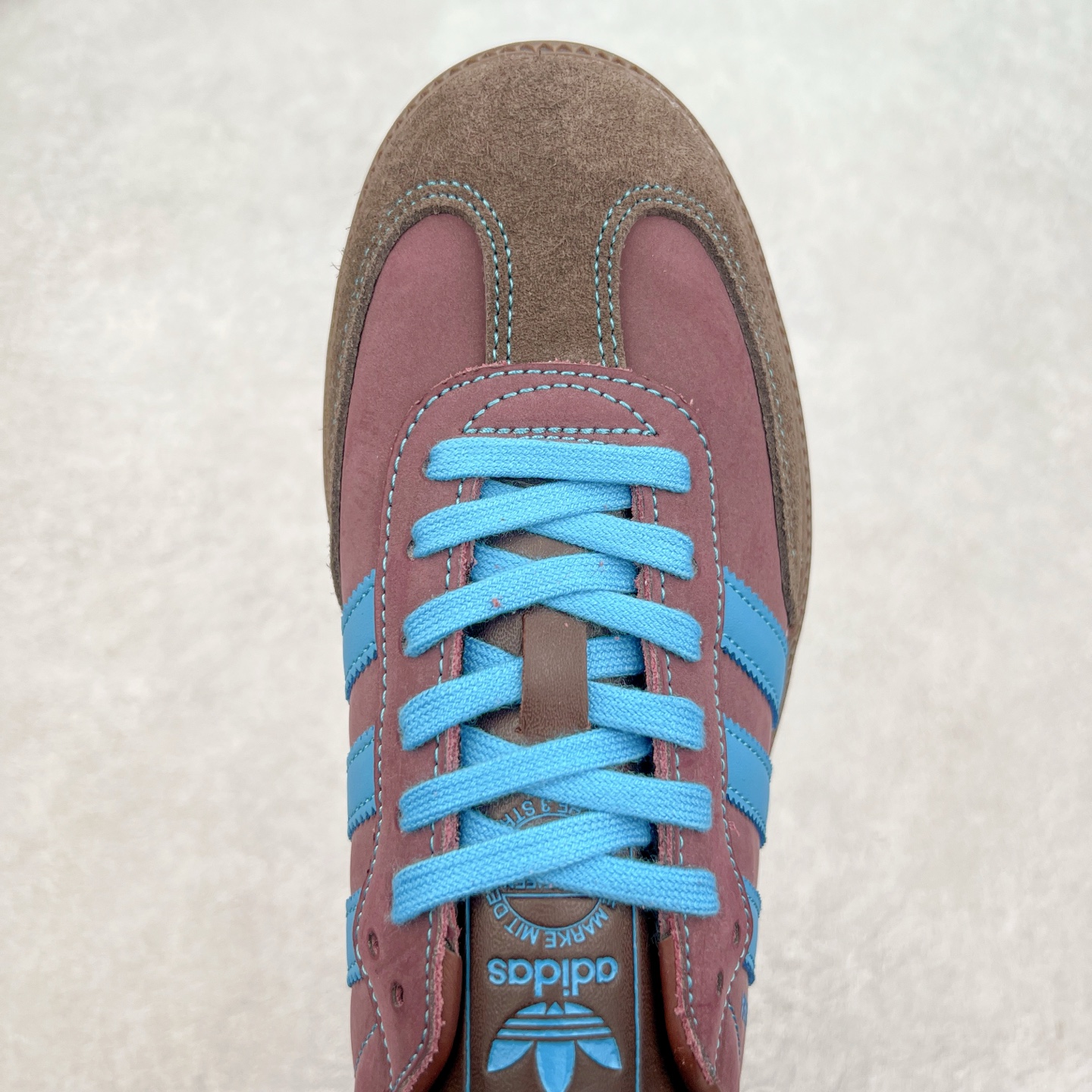 图片[4]-AD Original Samba OG 复古经典轻便板鞋 JI2733 这款桑巴鞋展示了高质量的工艺 带有装饰的超锁缝制和无缝的手感 柔软、柔软的皮革造型和标志性的3条纹完成了精致的外观 正规合身鞋带 鞋面上有绒面鞋垫 橡胶鞋底 享受正畸套筒软感 自50年代首次亮相以来就一直在赢得粉丝的青睐 尺码：36 36.5 37.5 38 38.5 39 40 40.5 41 42 42.5 43 44 44.5 45-选品中心