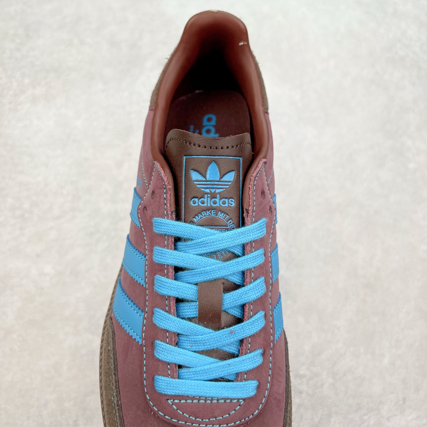 图片[5]-AD Original Samba OG 复古经典轻便板鞋 JI2733 这款桑巴鞋展示了高质量的工艺 带有装饰的超锁缝制和无缝的手感 柔软、柔软的皮革造型和标志性的3条纹完成了精致的外观 正规合身鞋带 鞋面上有绒面鞋垫 橡胶鞋底 享受正畸套筒软感 自50年代首次亮相以来就一直在赢得粉丝的青睐 尺码：36 36.5 37.5 38 38.5 39 40 40.5 41 42 42.5 43 44 44.5 45-选品中心