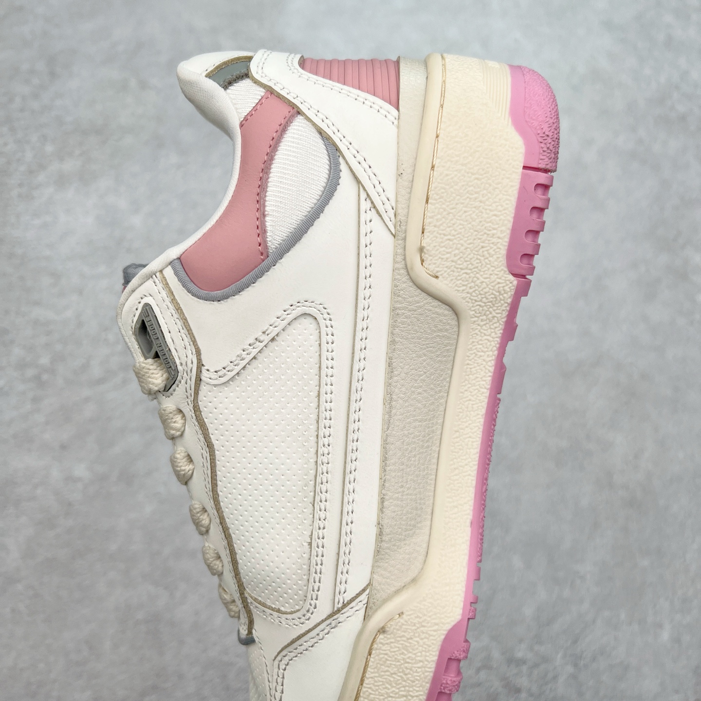 图片[7]-GGDB Golden Goose Deluxe Brand Forty2 2025春季新款厚底星星板鞋小脏鞋 新款厚底脏脏鞋情侣款休闲板鞋时尚百搭星星小白鞋 ！ GGDB新色小脏鞋火红程度比小白鞋还要早，打破传统审美，小脏鞋做到了！明星私服上脚示范 就是这么百搭 ！再也不用担心洗鞋的问题啦！进口牛皮鞋面，毛巾布+透气网里，Tpu大底橡胶组合大底配意大利进口高发泡沿条！独家开模乳胶垫 3.5cm内增高鞋垫，内增高藏的特别好，一般人不会发现我们有内增高，鞋垫是单独的，可以取出！鞋子手工打磨上色，做旧效果超级复古！最新配色！配全套包装防尘袋！尺码：35 36 37 38 39 40 41 42 43 44-选品中心