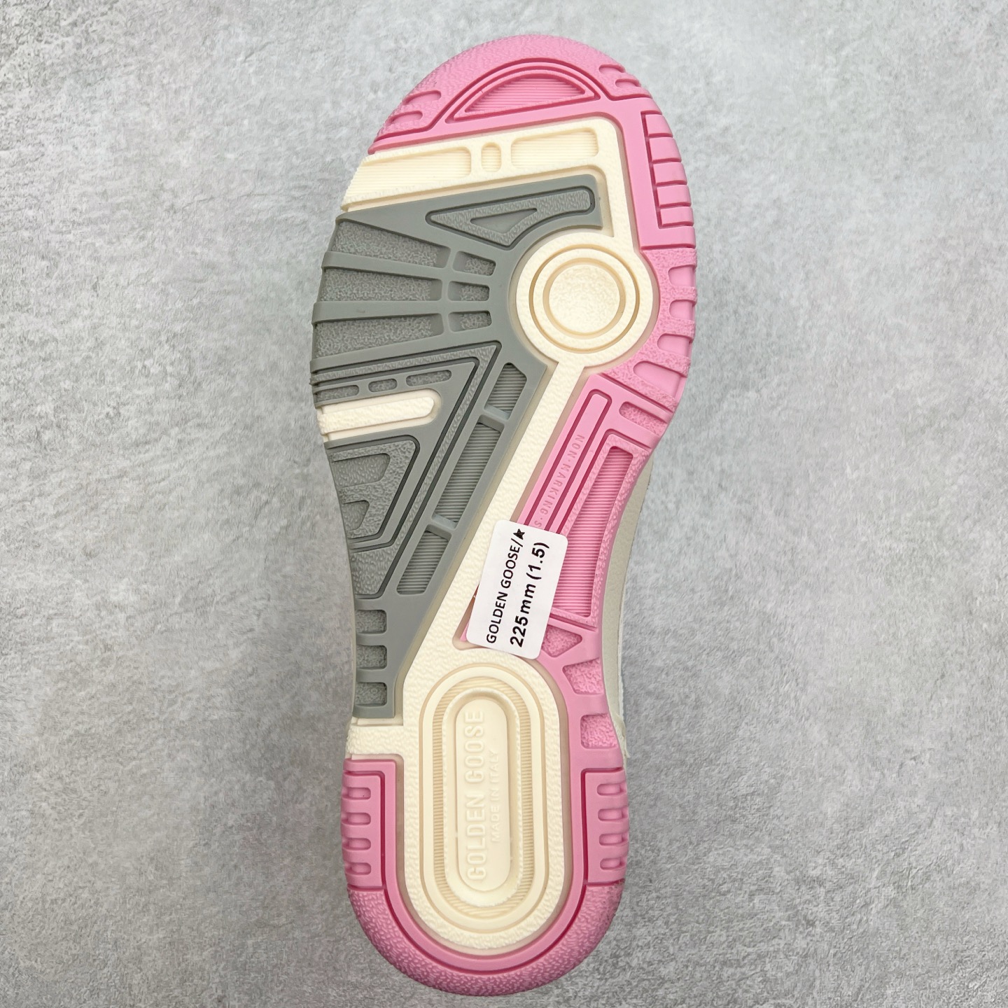 图片[9]-GGDB Golden Goose Deluxe Brand Forty2 2025春季新款厚底星星板鞋小脏鞋 新款厚底脏脏鞋情侣款休闲板鞋时尚百搭星星小白鞋 ！ GGDB新色小脏鞋火红程度比小白鞋还要早，打破传统审美，小脏鞋做到了！明星私服上脚示范 就是这么百搭 ！再也不用担心洗鞋的问题啦！进口牛皮鞋面，毛巾布+透气网里，Tpu大底橡胶组合大底配意大利进口高发泡沿条！独家开模乳胶垫 3.5cm内增高鞋垫，内增高藏的特别好，一般人不会发现我们有内增高，鞋垫是单独的，可以取出！鞋子手工打磨上色，做旧效果超级复古！最新配色！配全套包装防尘袋！尺码：35 36 37 38 39 40 41 42 43 44-选品中心