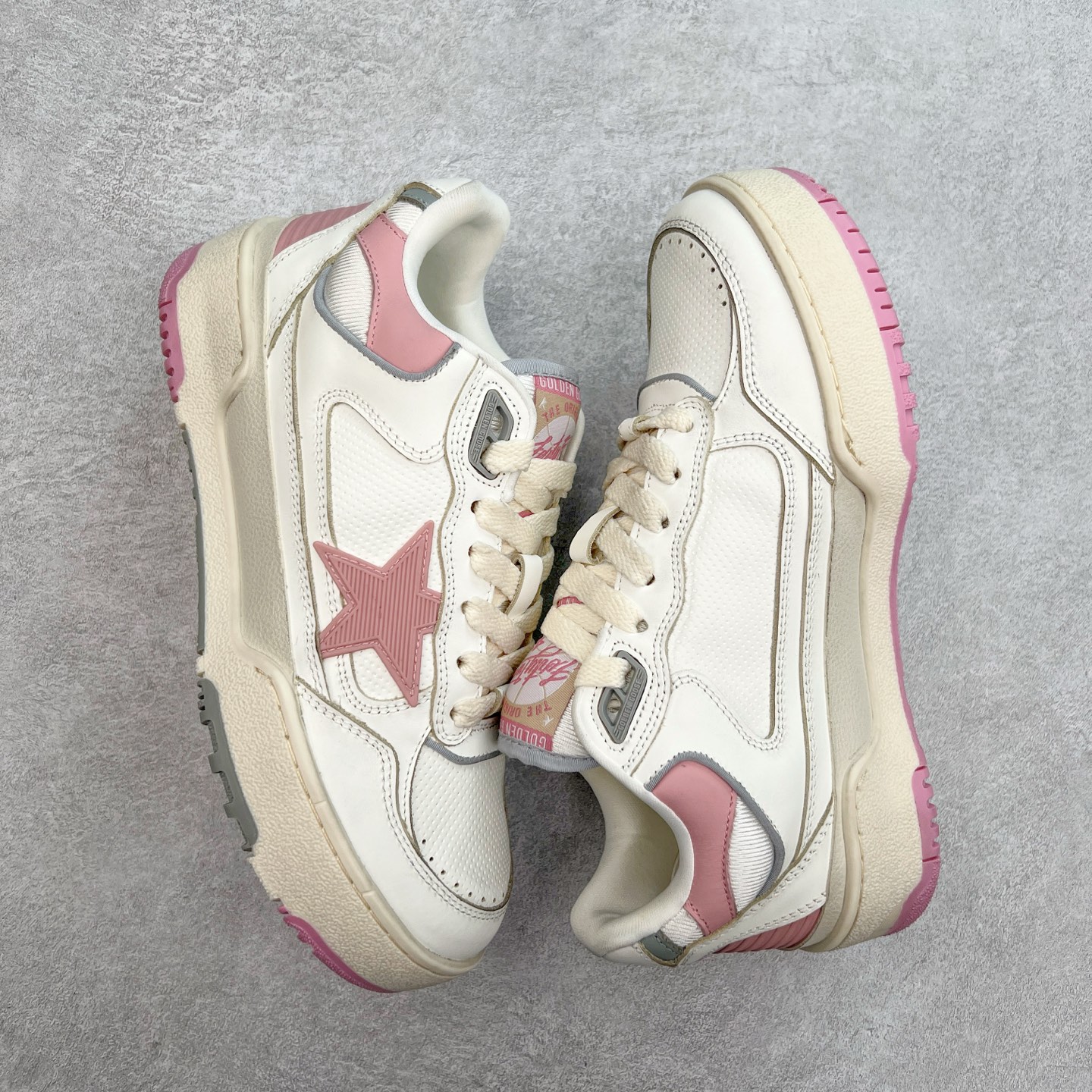 图片[3]-GGDB Golden Goose Deluxe Brand Forty2 2025春季新款厚底星星板鞋小脏鞋 新款厚底脏脏鞋情侣款休闲板鞋时尚百搭星星小白鞋 ！ GGDB新色小脏鞋火红程度比小白鞋还要早，打破传统审美，小脏鞋做到了！明星私服上脚示范 就是这么百搭 ！再也不用担心洗鞋的问题啦！进口牛皮鞋面，毛巾布+透气网里，Tpu大底橡胶组合大底配意大利进口高发泡沿条！独家开模乳胶垫 3.5cm内增高鞋垫，内增高藏的特别好，一般人不会发现我们有内增高，鞋垫是单独的，可以取出！鞋子手工打磨上色，做旧效果超级复古！最新配色！配全套包装防尘袋！尺码：35 36 37 38 39 40 41 42 43 44-选品中心