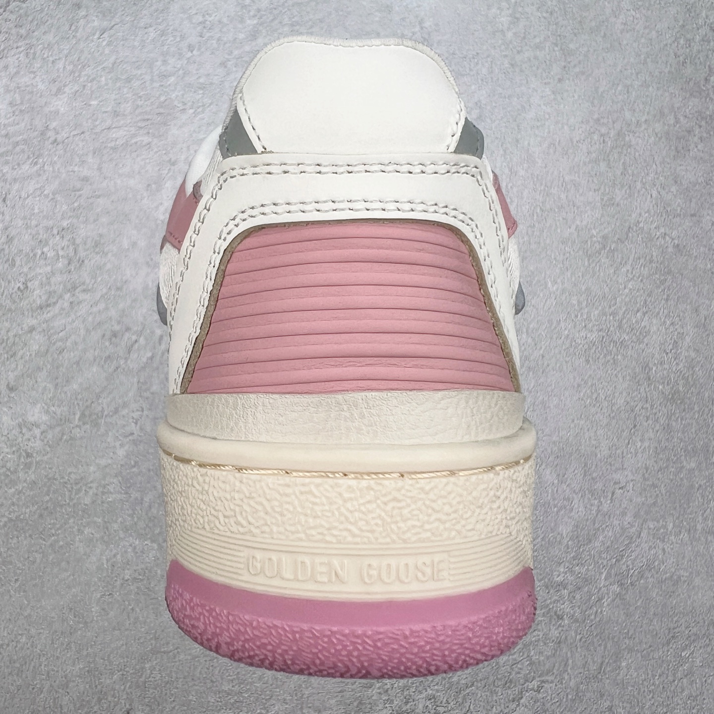 图片[8]-GGDB Golden Goose Deluxe Brand Forty2 2025春季新款厚底星星板鞋小脏鞋 新款厚底脏脏鞋情侣款休闲板鞋时尚百搭星星小白鞋 ！ GGDB新色小脏鞋火红程度比小白鞋还要早，打破传统审美，小脏鞋做到了！明星私服上脚示范 就是这么百搭 ！再也不用担心洗鞋的问题啦！进口牛皮鞋面，毛巾布+透气网里，Tpu大底橡胶组合大底配意大利进口高发泡沿条！独家开模乳胶垫 3.5cm内增高鞋垫，内增高藏的特别好，一般人不会发现我们有内增高，鞋垫是单独的，可以取出！鞋子手工打磨上色，做旧效果超级复古！最新配色！配全套包装防尘袋！尺码：35 36 37 38 39 40 41 42 43 44-选品中心