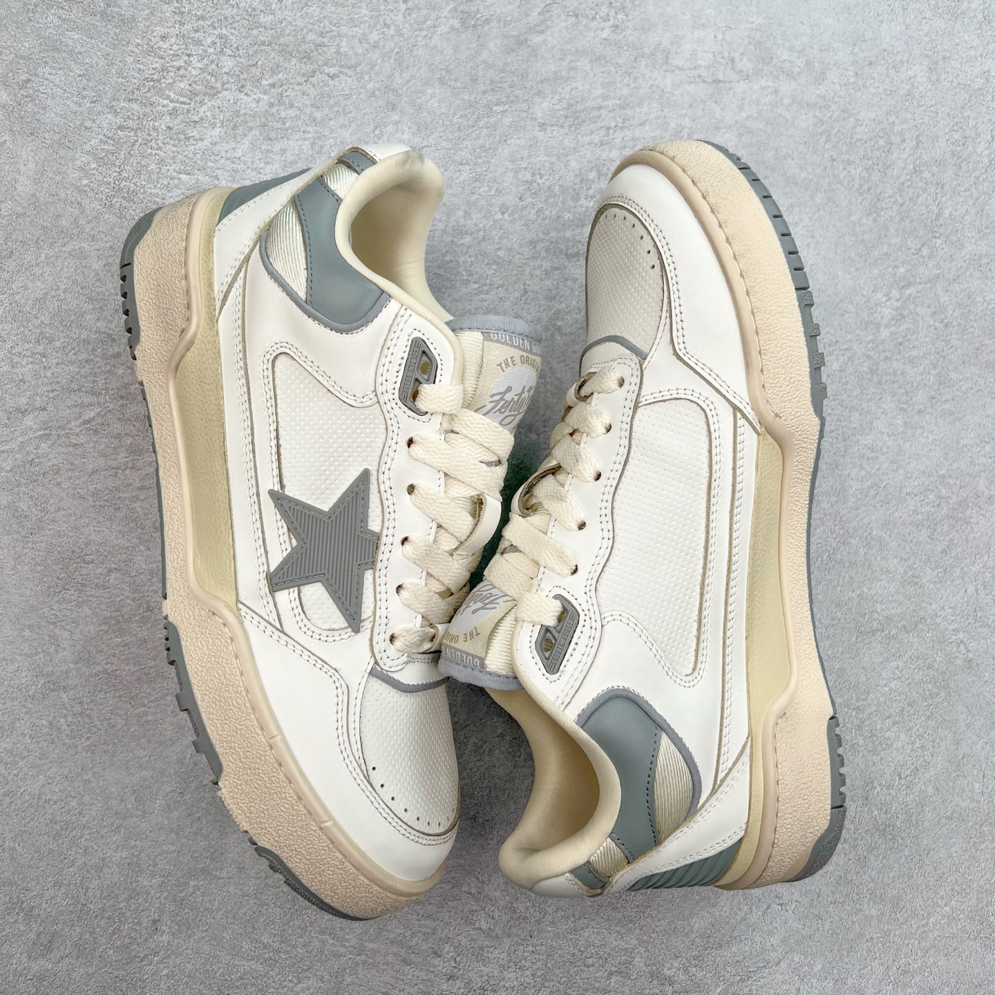 图片[3]-GGDB Golden Goose Deluxe Brand Forty2 2025春季新款厚底星星板鞋小脏鞋 新款厚底脏脏鞋情侣款休闲板鞋时尚百搭星星小白鞋 ！ GGDB新色小脏鞋火红程度比小白鞋还要早，打破传统审美，小脏鞋做到了！明星私服上脚示范 就是这么百搭 ！再也不用担心洗鞋的问题啦！进口牛皮鞋面，毛巾布+透气网里，Tpu大底橡胶组合大底配意大利进口高发泡沿条！独家开模乳胶垫 3.5cm内增高鞋垫，内增高藏的特别好，一般人不会发现我们有内增高，鞋垫是单独的，可以取出！鞋子手工打磨上色，做旧效果超级复古！最新配色！配全套包装防尘袋！尺码：35 36 37 38 39 40 41 42 43 44-选品中心