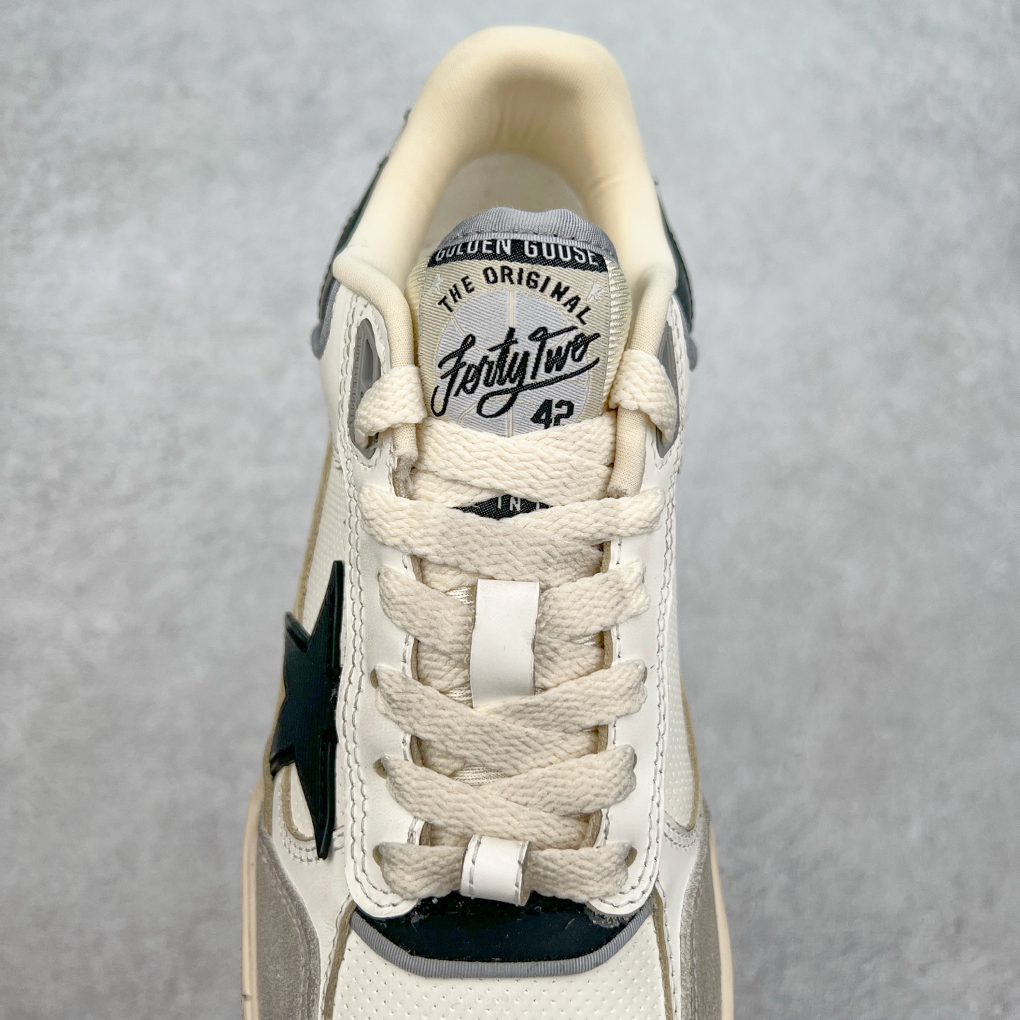 图片[5]-GGDB Golden Goose Deluxe Brand Forty2 2025春季新款厚底星星板鞋小脏鞋 新款厚底脏脏鞋情侣款休闲板鞋时尚百搭星星小白鞋 ！ GGDB新色小脏鞋火红程度比小白鞋还要早，打破传统审美，小脏鞋做到了！明星私服上脚示范 就是这么百搭 ！再也不用担心洗鞋的问题啦！进口牛皮鞋面，毛巾布+透气网里，Tpu大底橡胶组合大底配意大利进口高发泡沿条！独家开模乳胶垫 3.5cm内增高鞋垫，内增高藏的特别好，一般人不会发现我们有内增高，鞋垫是单独的，可以取出！鞋子手工打磨上色，做旧效果超级复古！最新配色！配全套包装防尘袋！尺码：35 36 37 38 39 40 41 42 43 44-选品中心