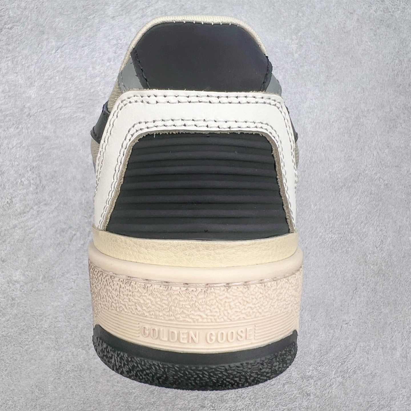 图片[8]-GGDB Golden Goose Deluxe Brand Forty2 2025春季新款厚底星星板鞋小脏鞋 新款厚底脏脏鞋情侣款休闲板鞋时尚百搭星星小白鞋 ！ GGDB新色小脏鞋火红程度比小白鞋还要早，打破传统审美，小脏鞋做到了！明星私服上脚示范 就是这么百搭 ！再也不用担心洗鞋的问题啦！进口牛皮鞋面，毛巾布+透气网里，Tpu大底橡胶组合大底配意大利进口高发泡沿条！独家开模乳胶垫 3.5cm内增高鞋垫，内增高藏的特别好，一般人不会发现我们有内增高，鞋垫是单独的，可以取出！鞋子手工打磨上色，做旧效果超级复古！最新配色！配全套包装防尘袋！尺码：35 36 37 38 39 40 41 42 43 44-选品中心