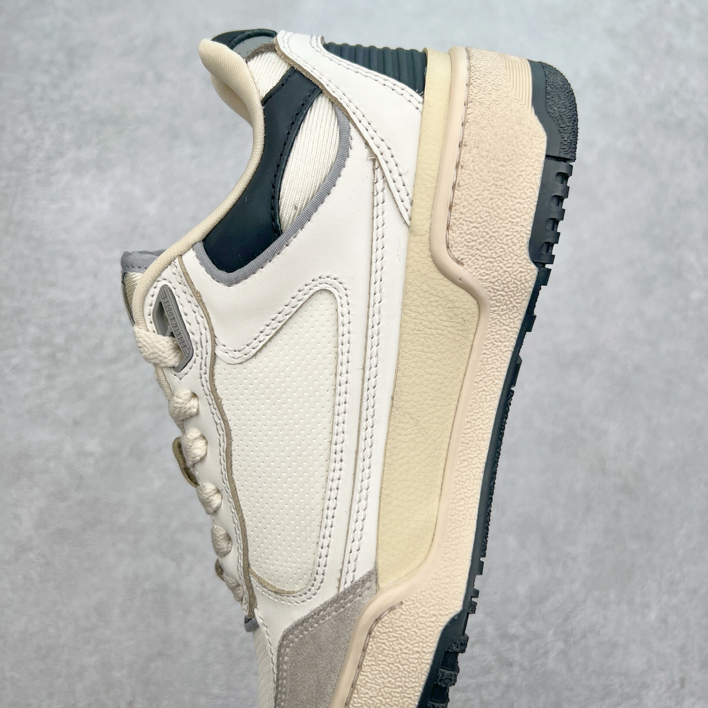 图片[7]-GGDB Golden Goose Deluxe Brand Forty2 2025春季新款厚底星星板鞋小脏鞋 新款厚底脏脏鞋情侣款休闲板鞋时尚百搭星星小白鞋 ！ GGDB新色小脏鞋火红程度比小白鞋还要早，打破传统审美，小脏鞋做到了！明星私服上脚示范 就是这么百搭 ！再也不用担心洗鞋的问题啦！进口牛皮鞋面，毛巾布+透气网里，Tpu大底橡胶组合大底配意大利进口高发泡沿条！独家开模乳胶垫 3.5cm内增高鞋垫，内增高藏的特别好，一般人不会发现我们有内增高，鞋垫是单独的，可以取出！鞋子手工打磨上色，做旧效果超级复古！最新配色！配全套包装防尘袋！尺码：35 36 37 38 39 40 41 42 43 44-选品中心