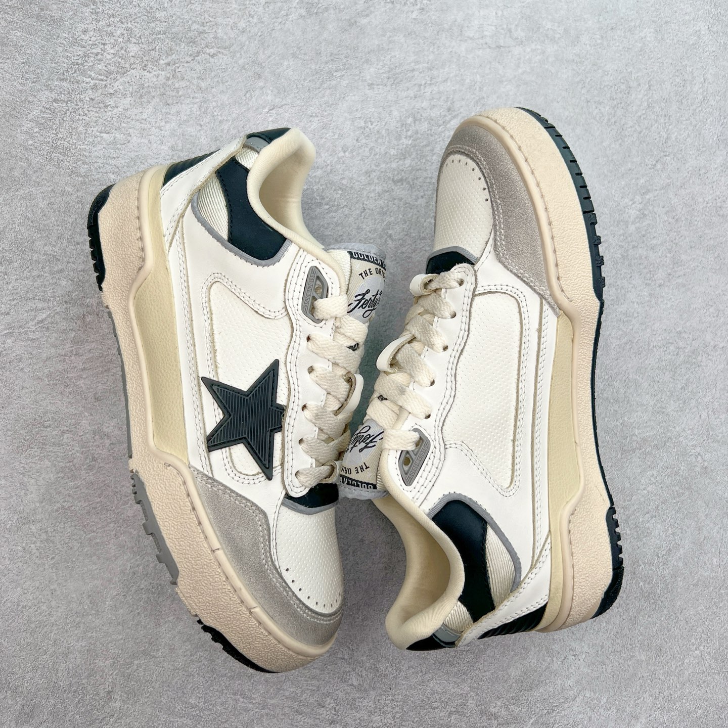 图片[3]-GGDB Golden Goose Deluxe Brand Forty2 2025春季新款厚底星星板鞋小脏鞋 新款厚底脏脏鞋情侣款休闲板鞋时尚百搭星星小白鞋 ！ GGDB新色小脏鞋火红程度比小白鞋还要早，打破传统审美，小脏鞋做到了！明星私服上脚示范 就是这么百搭 ！再也不用担心洗鞋的问题啦！进口牛皮鞋面，毛巾布+透气网里，Tpu大底橡胶组合大底配意大利进口高发泡沿条！独家开模乳胶垫 3.5cm内增高鞋垫，内增高藏的特别好，一般人不会发现我们有内增高，鞋垫是单独的，可以取出！鞋子手工打磨上色，做旧效果超级复古！最新配色！配全套包装防尘袋！尺码：35 36 37 38 39 40 41 42 43 44-选品中心