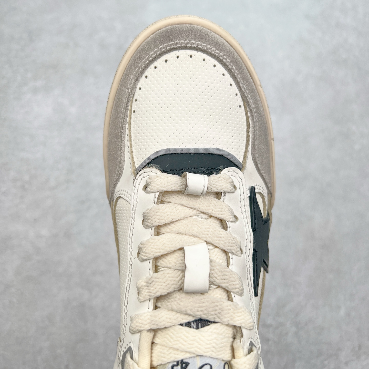 图片[4]-GGDB Golden Goose Deluxe Brand Forty2 2025春季新款厚底星星板鞋小脏鞋 新款厚底脏脏鞋情侣款休闲板鞋时尚百搭星星小白鞋 ！ GGDB新色小脏鞋火红程度比小白鞋还要早，打破传统审美，小脏鞋做到了！明星私服上脚示范 就是这么百搭 ！再也不用担心洗鞋的问题啦！进口牛皮鞋面，毛巾布+透气网里，Tpu大底橡胶组合大底配意大利进口高发泡沿条！独家开模乳胶垫 3.5cm内增高鞋垫，内增高藏的特别好，一般人不会发现我们有内增高，鞋垫是单独的，可以取出！鞋子手工打磨上色，做旧效果超级复古！最新配色！配全套包装防尘袋！尺码：35 36 37 38 39 40 41 42 43 44-选品中心