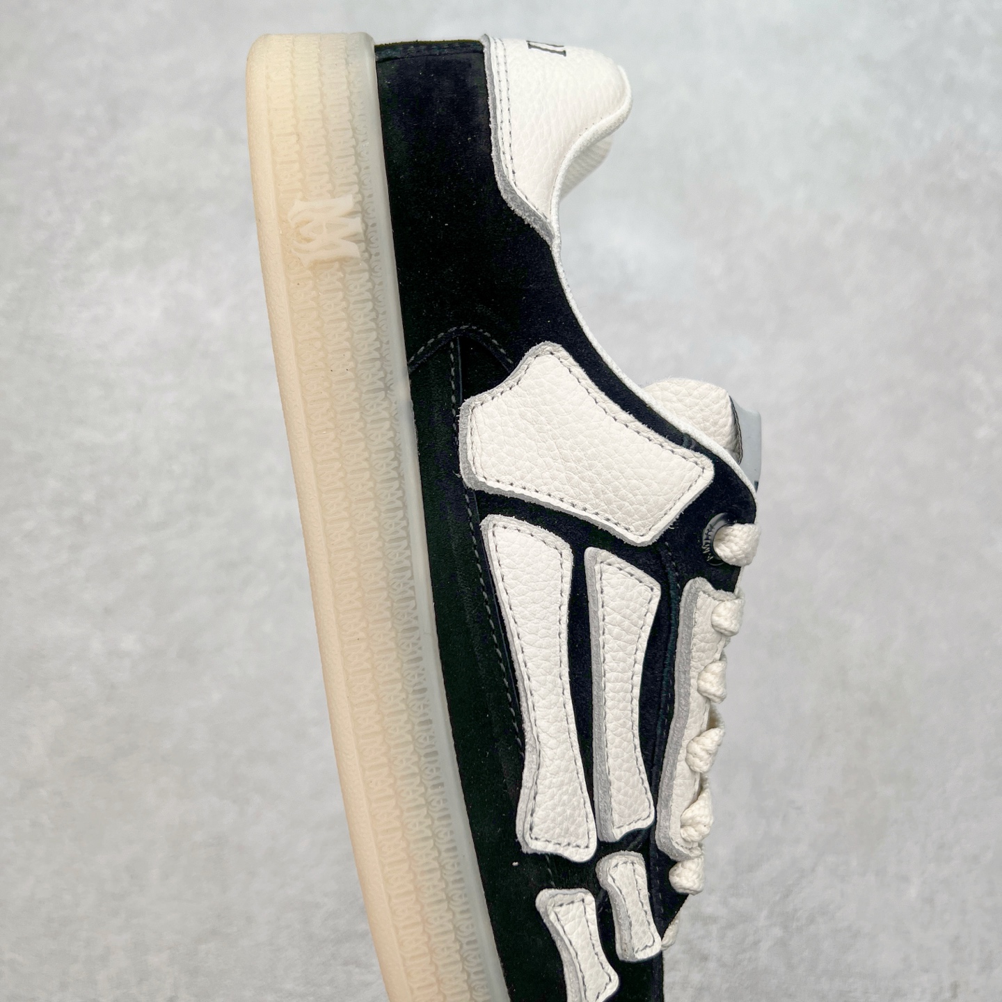 图片[6]-＃莞产 Amiri 埃米尔 Skeleton Low-Skel top Sneakers 骨骼系列情侣鞋 当潮顶流产品 众星上脚 低帮运动休闲板鞋 正确骨头形状 鞋舌外翻细节 头层牛皮双层加厚鞋面 鞋帮侧面骨头采用两张牛皮贴合处理 立体感更好 皮料切口均油边处理 定制金属LOGO铭牌及吊牌 并配有官方购物袋尽显高端大气 尺码 35 36 37 38 39 40 41 42 43 44 45-选品中心
