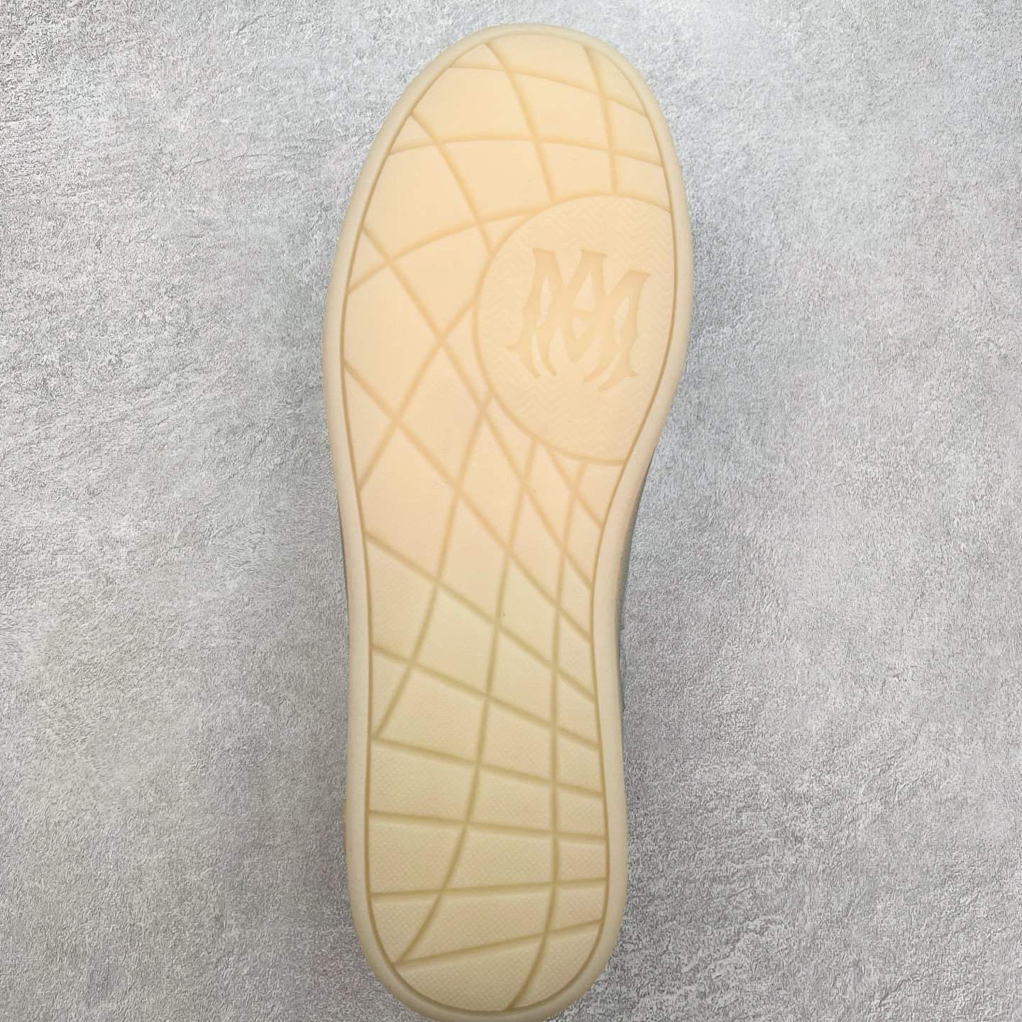 图片[9]-＃莞产 Amiri 埃米尔 Skeleton Low-Skel top Sneakers 骨骼系列情侣鞋 当潮顶流产品 众星上脚 低帮运动休闲板鞋 正确骨头形状 鞋舌外翻细节 头层牛皮双层加厚鞋面 鞋帮侧面骨头采用两张牛皮贴合处理 立体感更好 皮料切口均油边处理 定制金属LOGO铭牌及吊牌 并配有官方购物袋尽显高端大气 尺码 35 36 37 38 39 40 41 42 43 44 45-选品中心