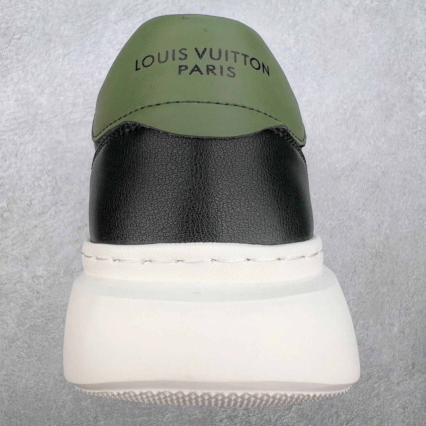 图片[8]-Louis Vuitton LV路易威登休闲文化运动板鞋系列 广东大厂品质 舒适轻泡大底和百搭性霸屏整个时尚娱乐圈，细节调整完美主义！鞋面采用意大利进口头层小牛皮材质 独家开模轻泡大底， 侧边采用3D打印标志性Logo 尽显贵族时尚气息，台湾进口小牛皮挂皮内里，配带正品全套包装。尺码：39 40 41 42 43 44（皮鞋码）-选品中心