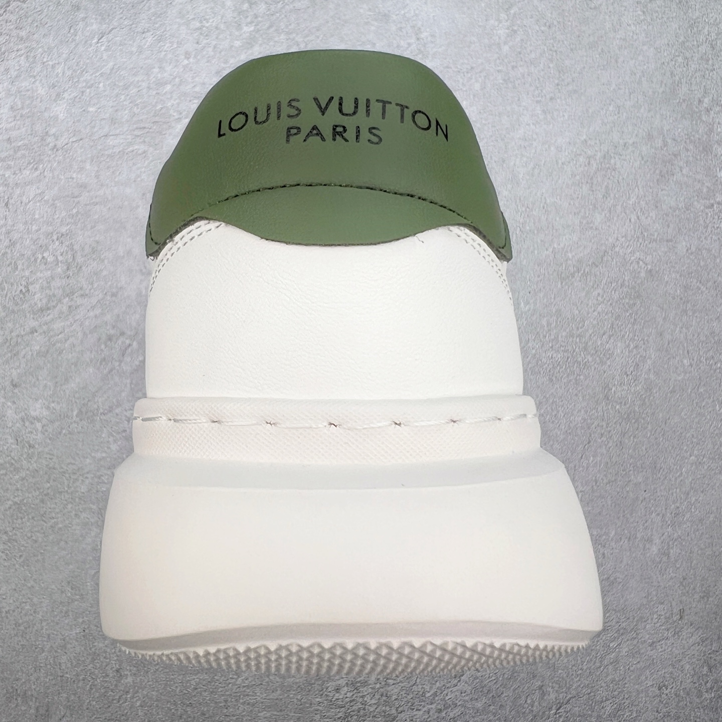 图片[8]-Louis Vuitton LV路易威登休闲文化运动板鞋系列 广东大厂品质 舒适轻泡大底和百搭性霸屏整个时尚娱乐圈，细节调整完美主义！鞋面采用意大利进口头层小牛皮材质 独家开模轻泡大底， 侧边采用3D打印标志性Logo 尽显贵族时尚气息，台湾进口小牛皮挂皮内里，配带正品全套包装。尺码：39 40 41 42 43 44（皮鞋码）-选品中心