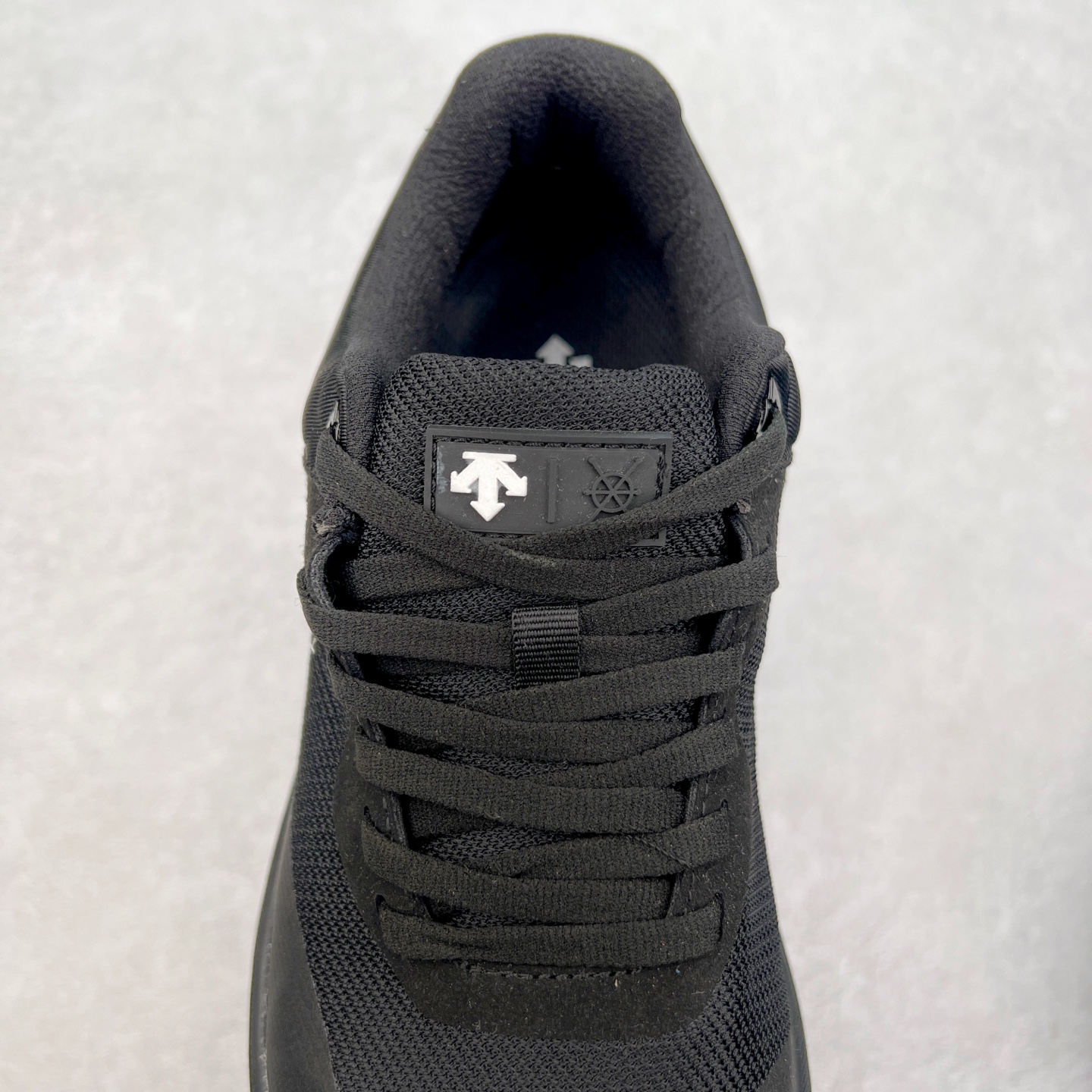 图片[5]-DESCENTE Dualis 迪桑特防水户外耐磨低帮生活休闲徒步登山鞋 DESCENTE（迪桑特）创立于1935年，品牌名取自法语词汇，意为“滑降”。品牌箭头标识代表滑雪的三种技术“高速直线滑行”、“穿越”和“侧滑”，也寓意品牌在打造高端专业运动产品中不断追求完美的创新精神，致力于成为中国高端专业滑雪、综训、女子、铁人三项、高尔夫的第一品牌。尺码：39 40 41 42 43 44 45-选品中心