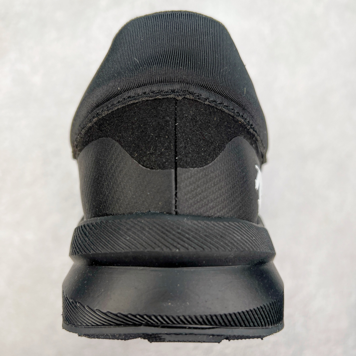 图片[8]-DESCENTE Dualis 迪桑特防水户外耐磨低帮生活休闲徒步登山鞋 DESCENTE（迪桑特）创立于1935年，品牌名取自法语词汇，意为“滑降”。品牌箭头标识代表滑雪的三种技术“高速直线滑行”、“穿越”和“侧滑”，也寓意品牌在打造高端专业运动产品中不断追求完美的创新精神，致力于成为中国高端专业滑雪、综训、女子、铁人三项、高尔夫的第一品牌。尺码：39 40 41 42 43 44 45-选品中心