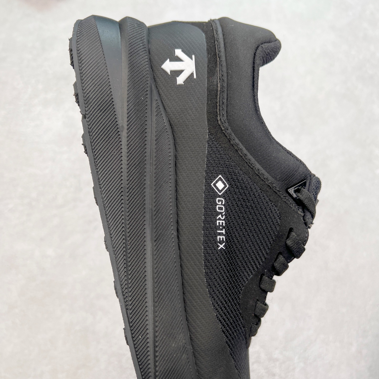 图片[6]-DESCENTE Dualis 迪桑特防水户外耐磨低帮生活休闲徒步登山鞋 DESCENTE（迪桑特）创立于1935年，品牌名取自法语词汇，意为“滑降”。品牌箭头标识代表滑雪的三种技术“高速直线滑行”、“穿越”和“侧滑”，也寓意品牌在打造高端专业运动产品中不断追求完美的创新精神，致力于成为中国高端专业滑雪、综训、女子、铁人三项、高尔夫的第一品牌。尺码：39 40 41 42 43 44 45-选品中心