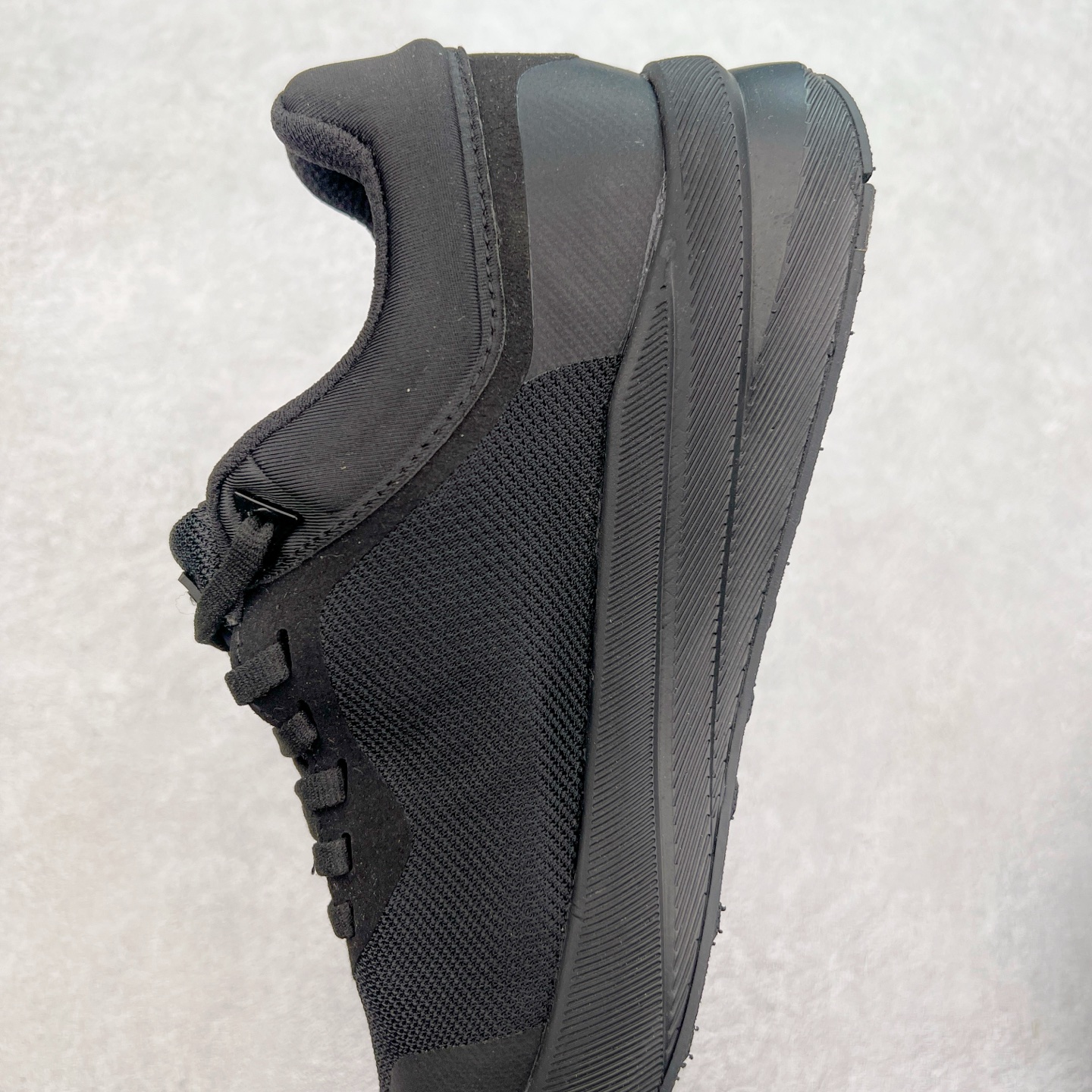 图片[7]-DESCENTE Dualis 迪桑特防水户外耐磨低帮生活休闲徒步登山鞋 DESCENTE（迪桑特）创立于1935年，品牌名取自法语词汇，意为“滑降”。品牌箭头标识代表滑雪的三种技术“高速直线滑行”、“穿越”和“侧滑”，也寓意品牌在打造高端专业运动产品中不断追求完美的创新精神，致力于成为中国高端专业滑雪、综训、女子、铁人三项、高尔夫的第一品牌。尺码：39 40 41 42 43 44 45-选品中心