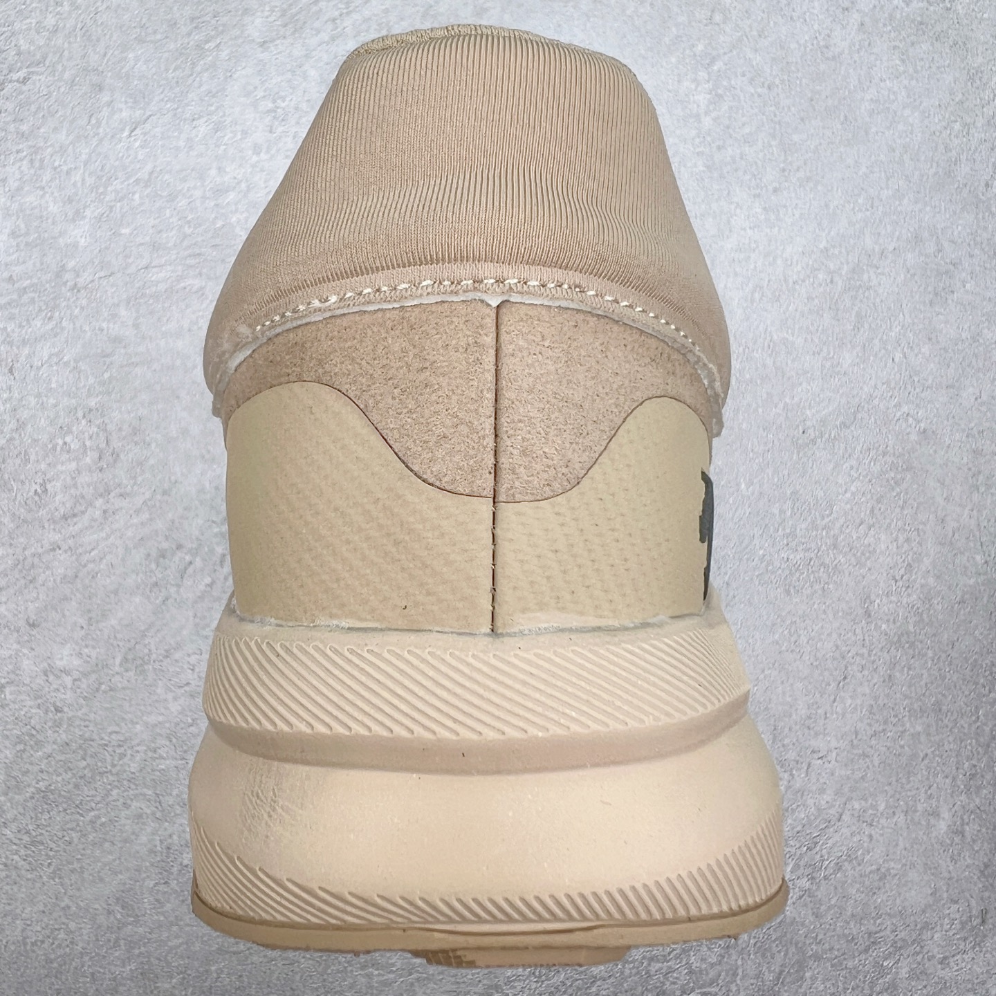 图片[8]-DESCENTE Dualis 迪桑特防水户外耐磨低帮生活休闲徒步登山鞋 DESCENTE（迪桑特）创立于1935年，品牌名取自法语词汇，意为“滑降”。品牌箭头标识代表滑雪的三种技术“高速直线滑行”、“穿越”和“侧滑”，也寓意品牌在打造高端专业运动产品中不断追求完美的创新精神，致力于成为中国高端专业滑雪、综训、女子、铁人三项、高尔夫的第一品牌。尺码：39 40 41 42 43 44 45-选品中心