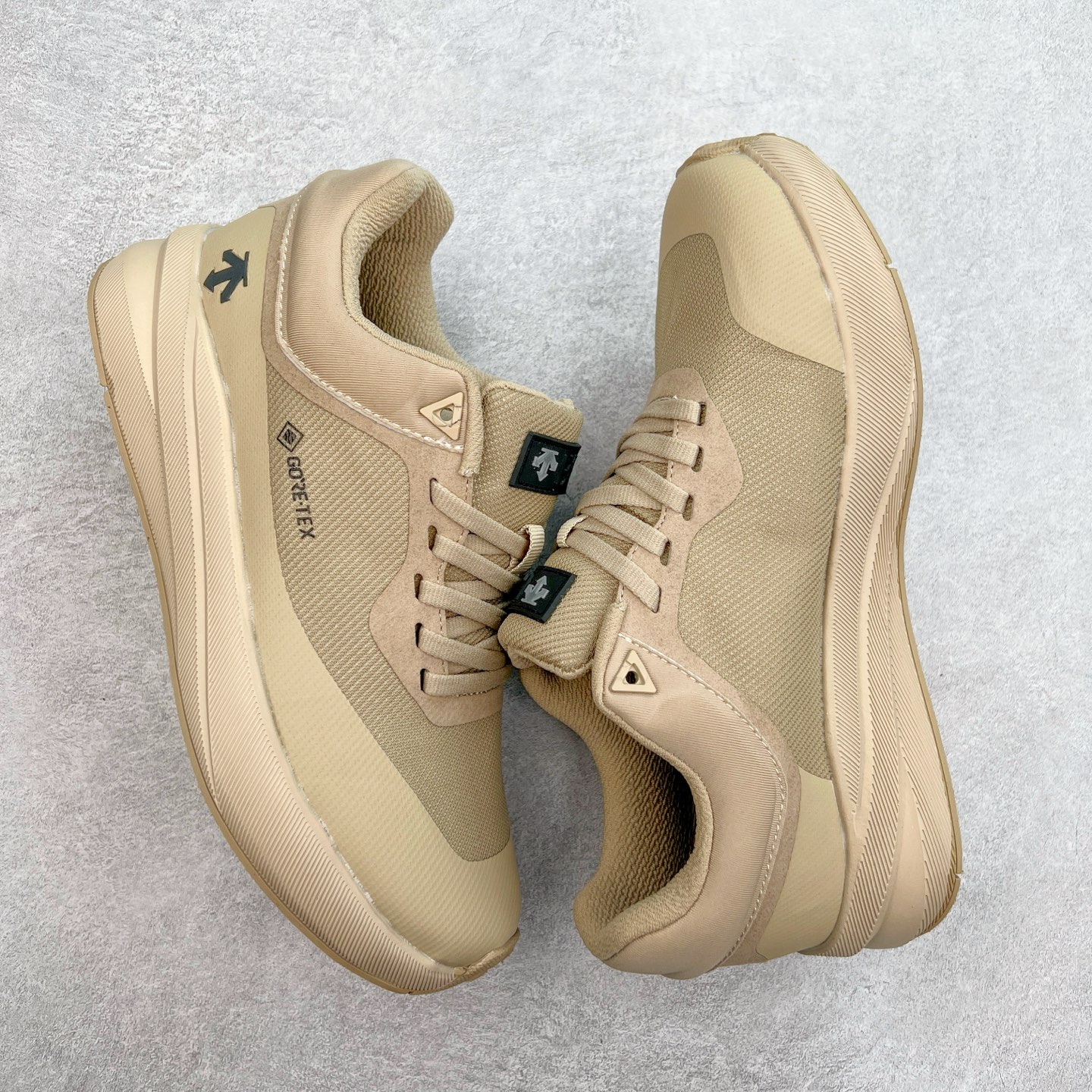 图片[3]-DESCENTE Dualis 迪桑特防水户外耐磨低帮生活休闲徒步登山鞋 DESCENTE（迪桑特）创立于1935年，品牌名取自法语词汇，意为“滑降”。品牌箭头标识代表滑雪的三种技术“高速直线滑行”、“穿越”和“侧滑”，也寓意品牌在打造高端专业运动产品中不断追求完美的创新精神，致力于成为中国高端专业滑雪、综训、女子、铁人三项、高尔夫的第一品牌。尺码：39 40 41 42 43 44 45-选品中心